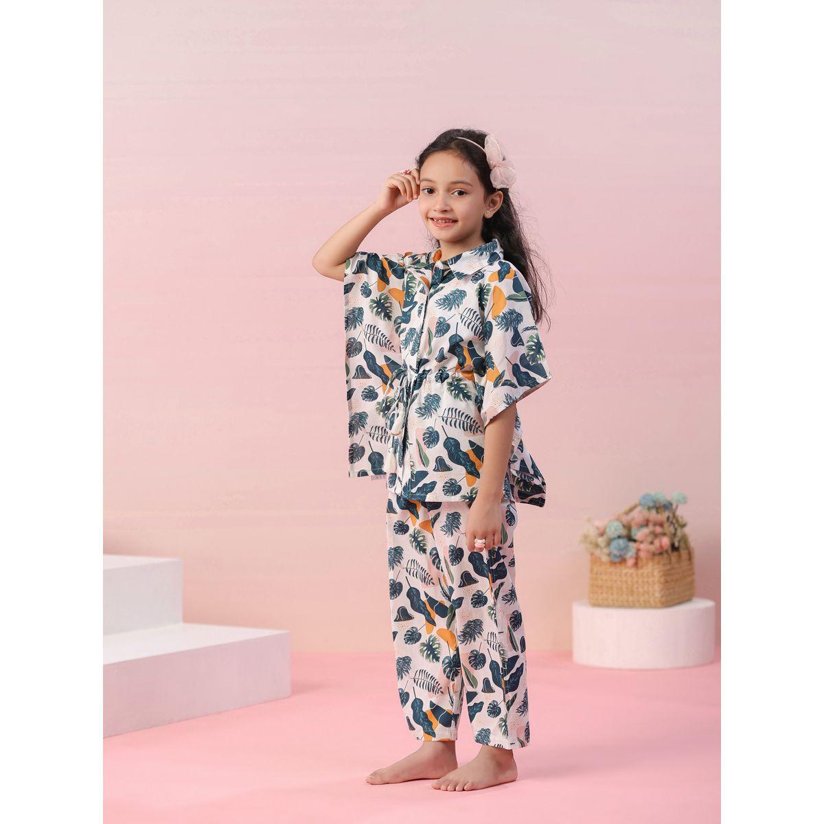 طقم من بنطال بيجاما مع قفطان بطبعات اوراق شجر سانسكريتي هومز × ستايلي-girls-clothing-nightwear-image-4