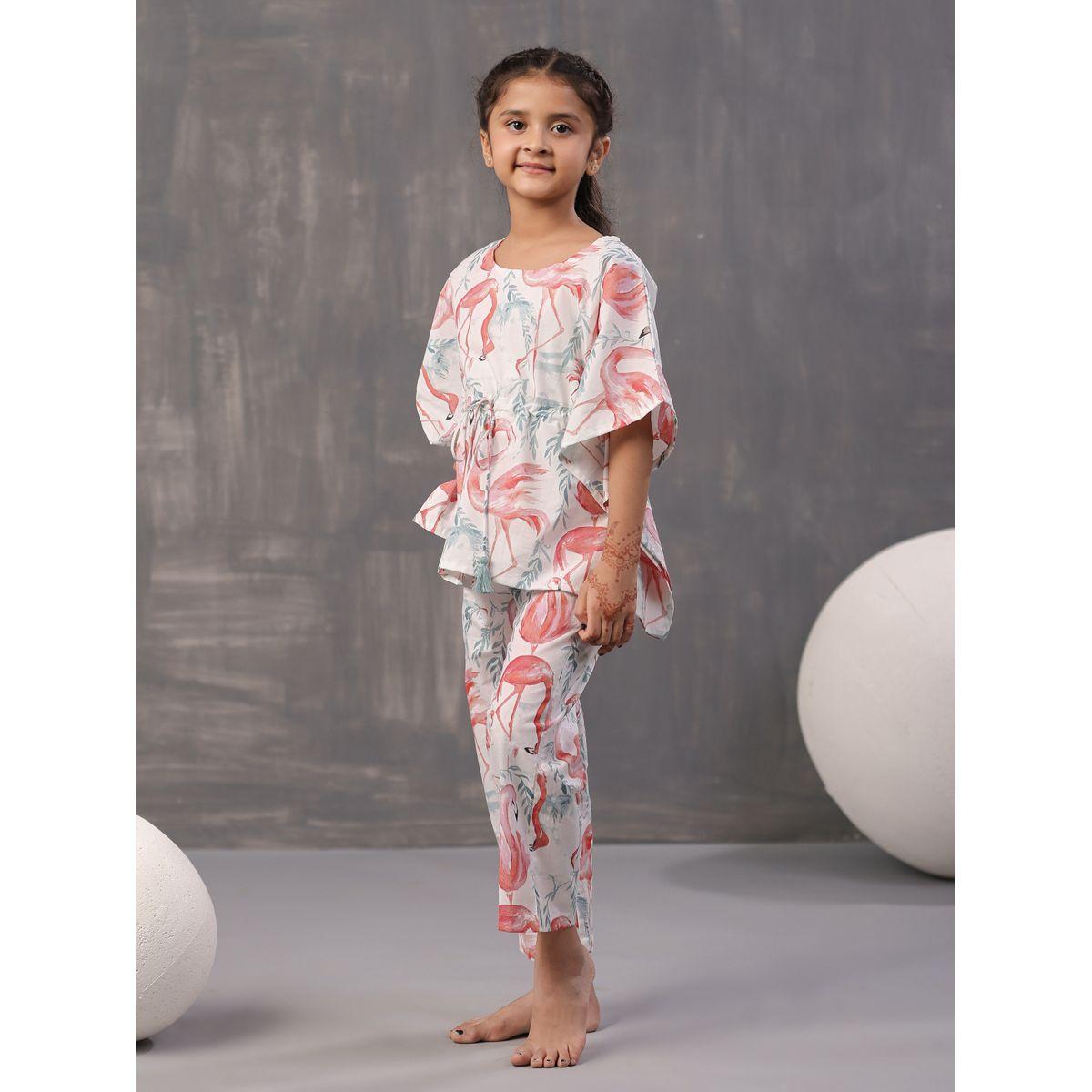 طقم من بنطال بيجاما مع قفطان بطبعة فلامنجو سانسكريتي هومز × ستايلي-girls-clothing-nightwear-image-2