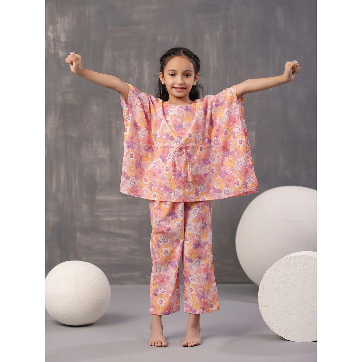 طقم من بنطال بيجاما مع قفطان مطبع بزهور سانسكريتي هومز × ستايلي-girls-clothing-nightwear-image-4