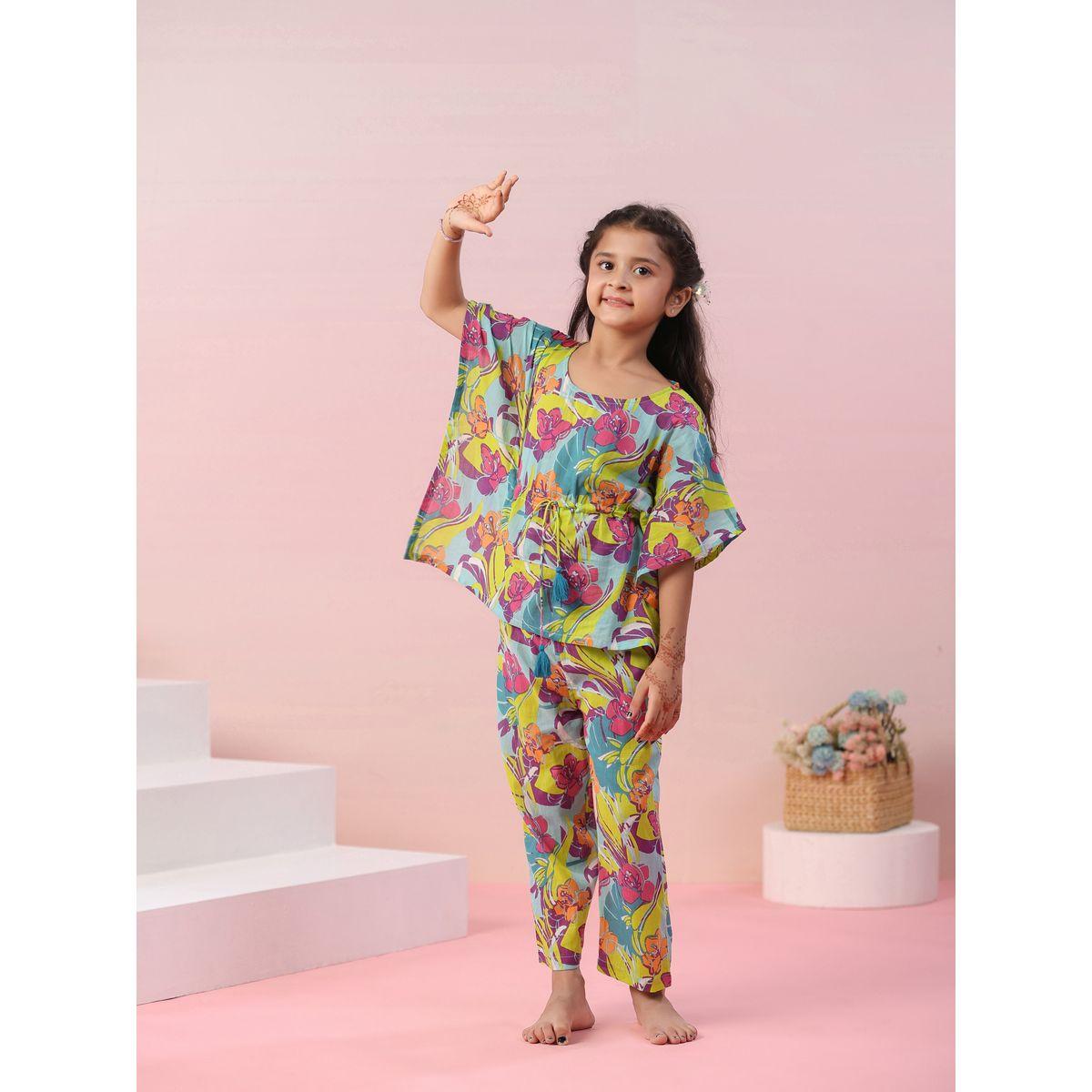 طقم من بنطال بيجاما مع قفطان مطبع بزهور سانسكريتي هومز × ستايلي-girls-clothing-nightwear-image-3