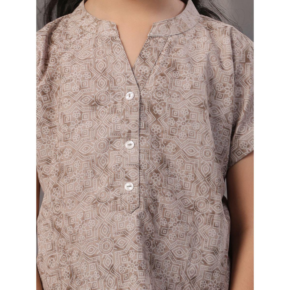 طقم من بنطال بيجاما مع بلوزة بطبعة هندسية سانسكريتي هومز × ستايلي-girls-clothing-nightwear-image-5