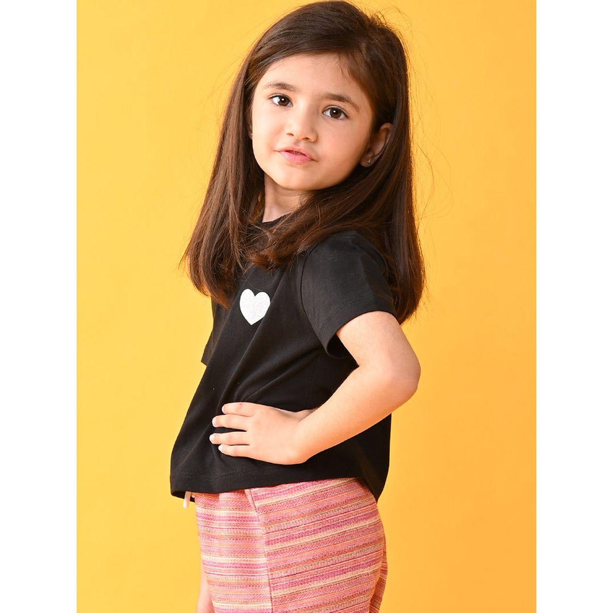 تيشيرت بطبعة قلب مع ياقة دائرية أنثريلو × ستايلي-girls-clothing-tshirts-image-5