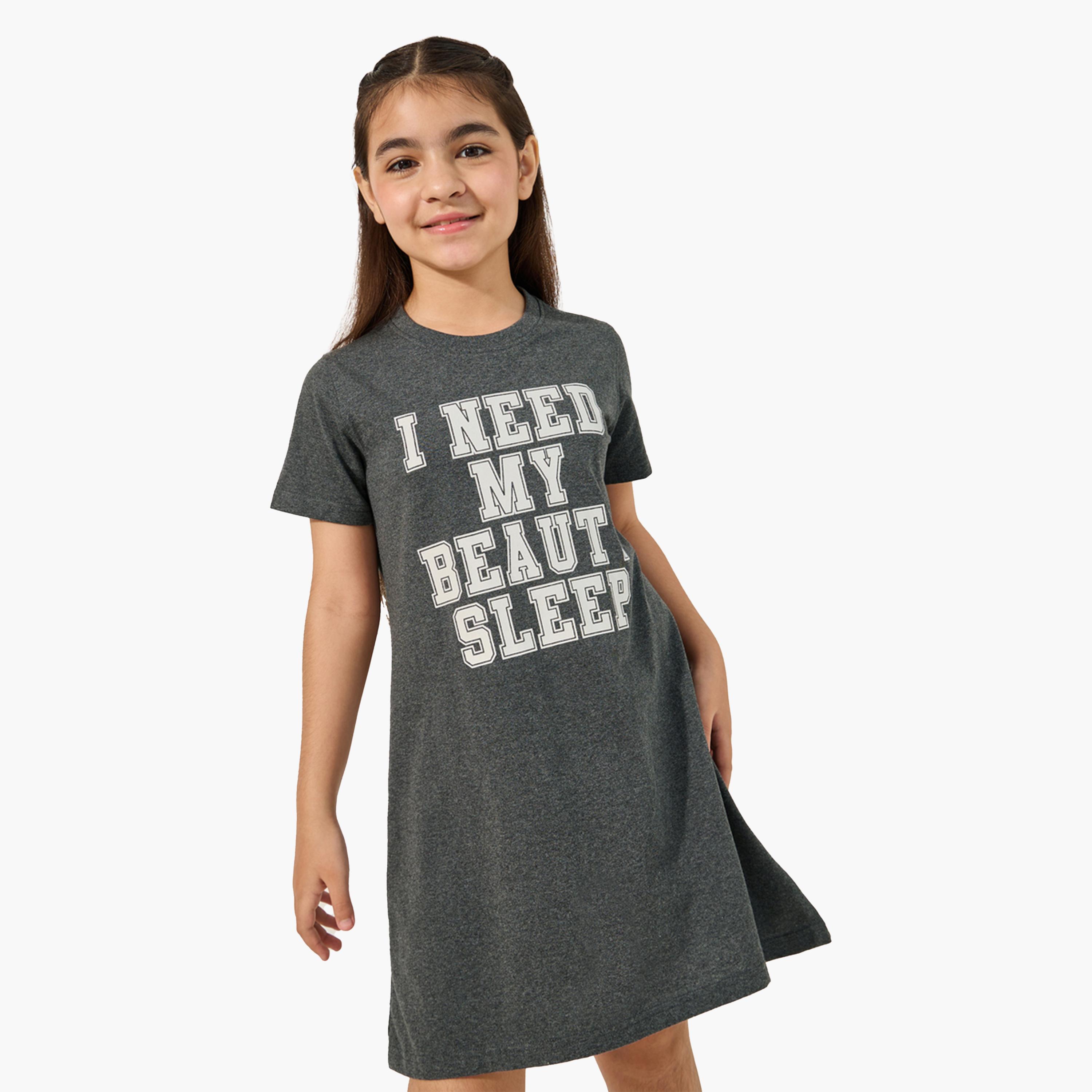 ستايلي - قميص نوم بأكمام قصيرة وطبعة شعار-girls-clothing-nightwear-image-2