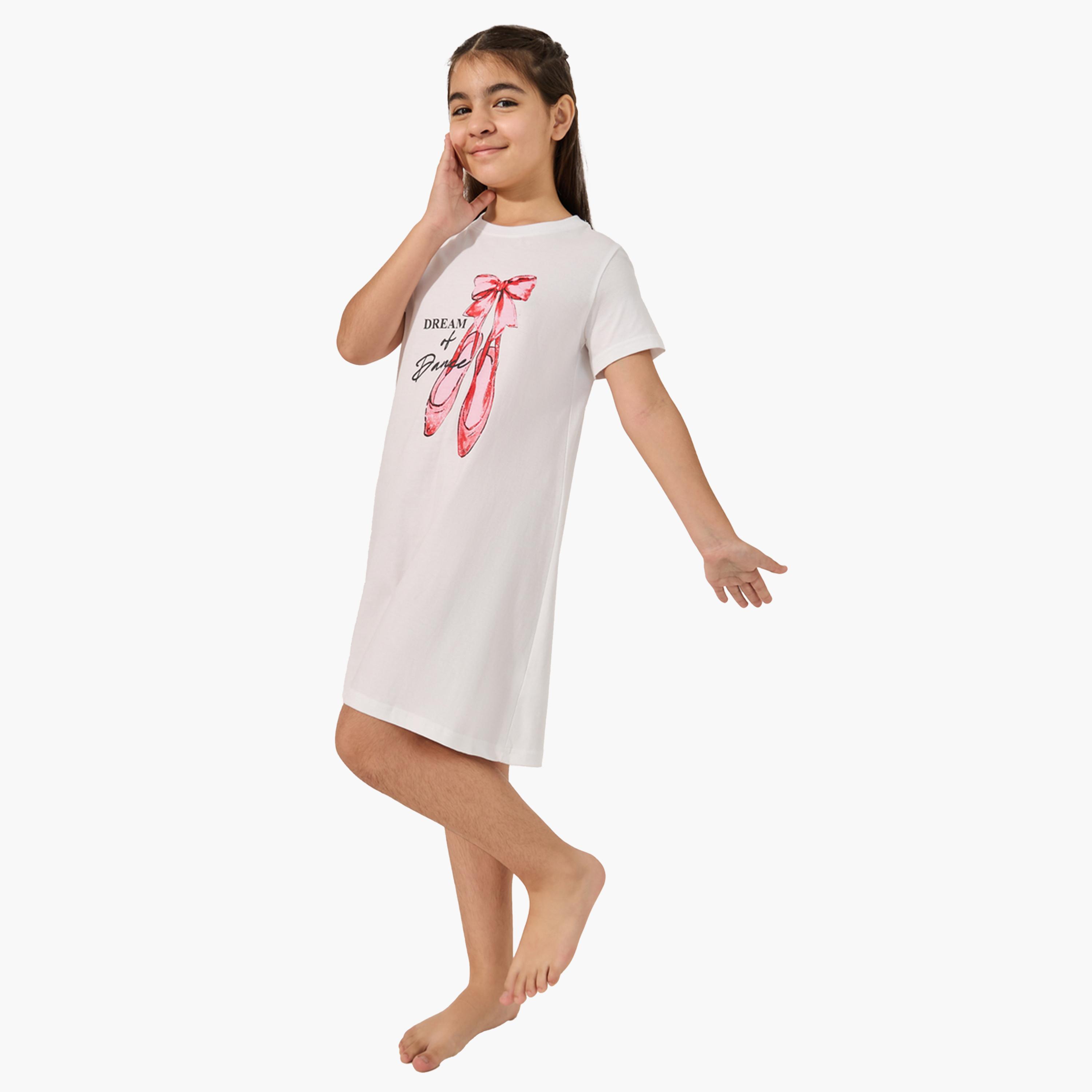 ستايلي-  قميص نوم بأكمام قصيرة وطبعة جرافيكية-girls-clothing-nightwear-image-2