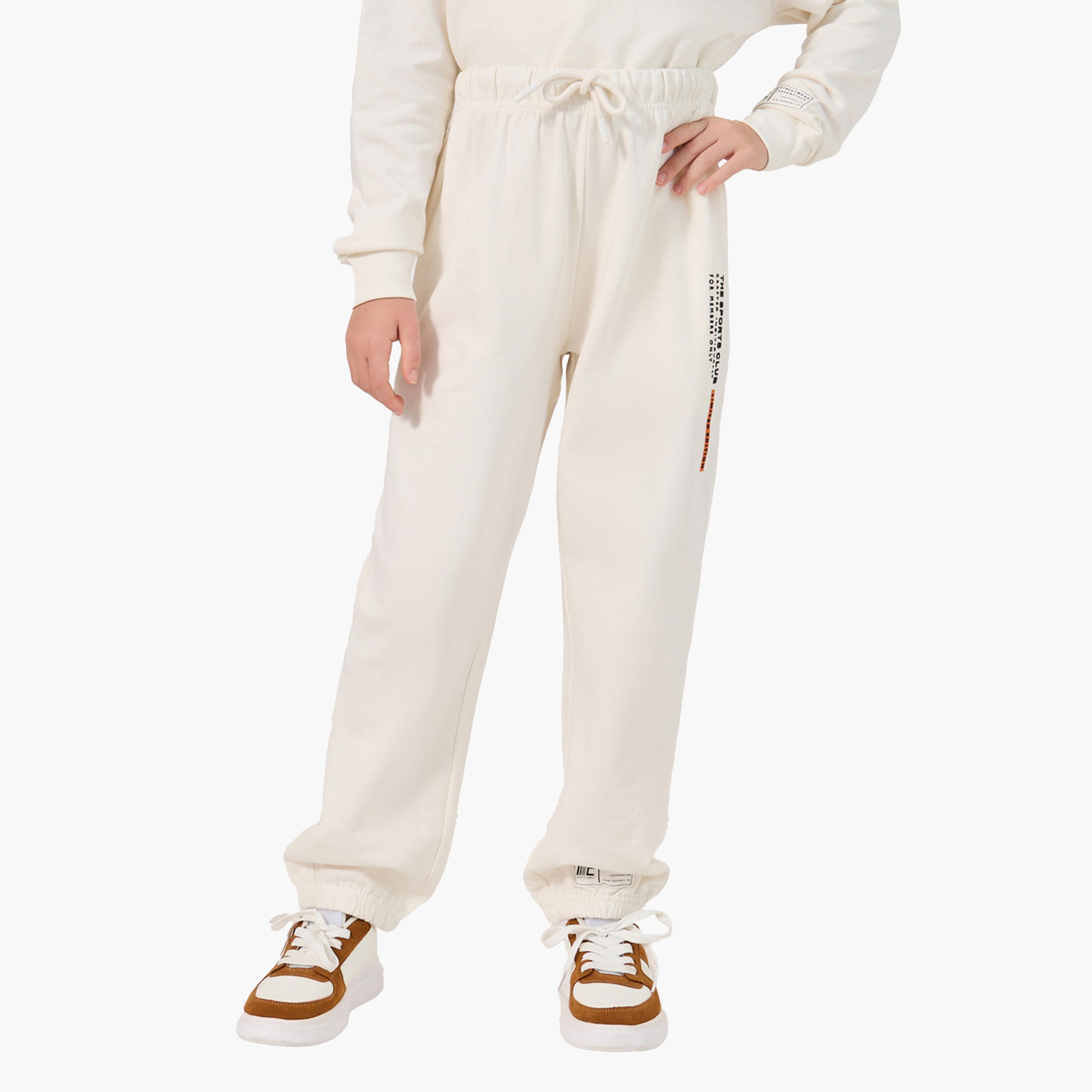 ستايلي - بنطال رياضي بقصّة عادية بطبعة شعار-girls-clothing-bottoms-joggersandtrackpants-image-1