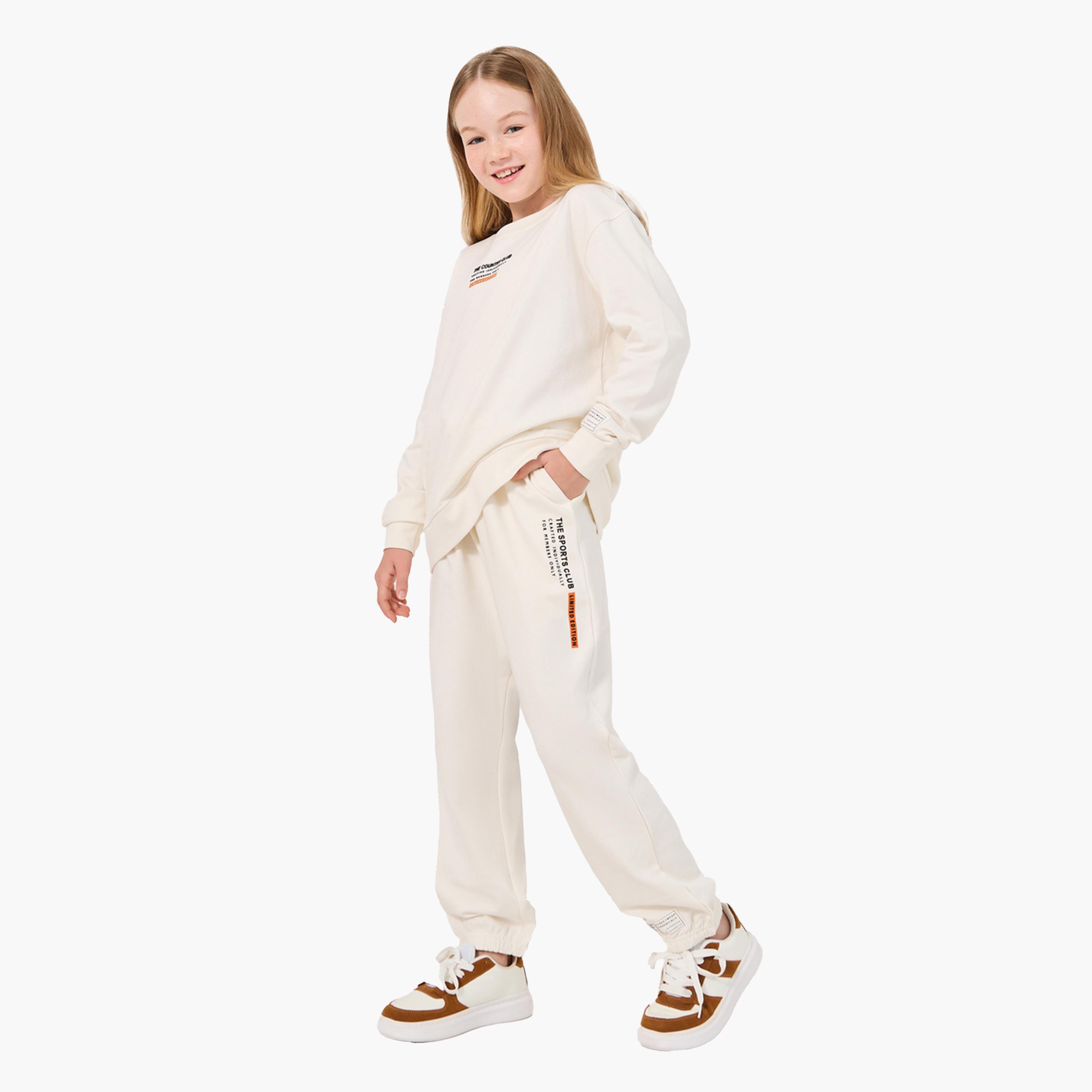 ستايلي - بنطال رياضي بقصّة عادية بطبعة شعار-girls-clothing-bottoms-joggersandtrackpants-image-2