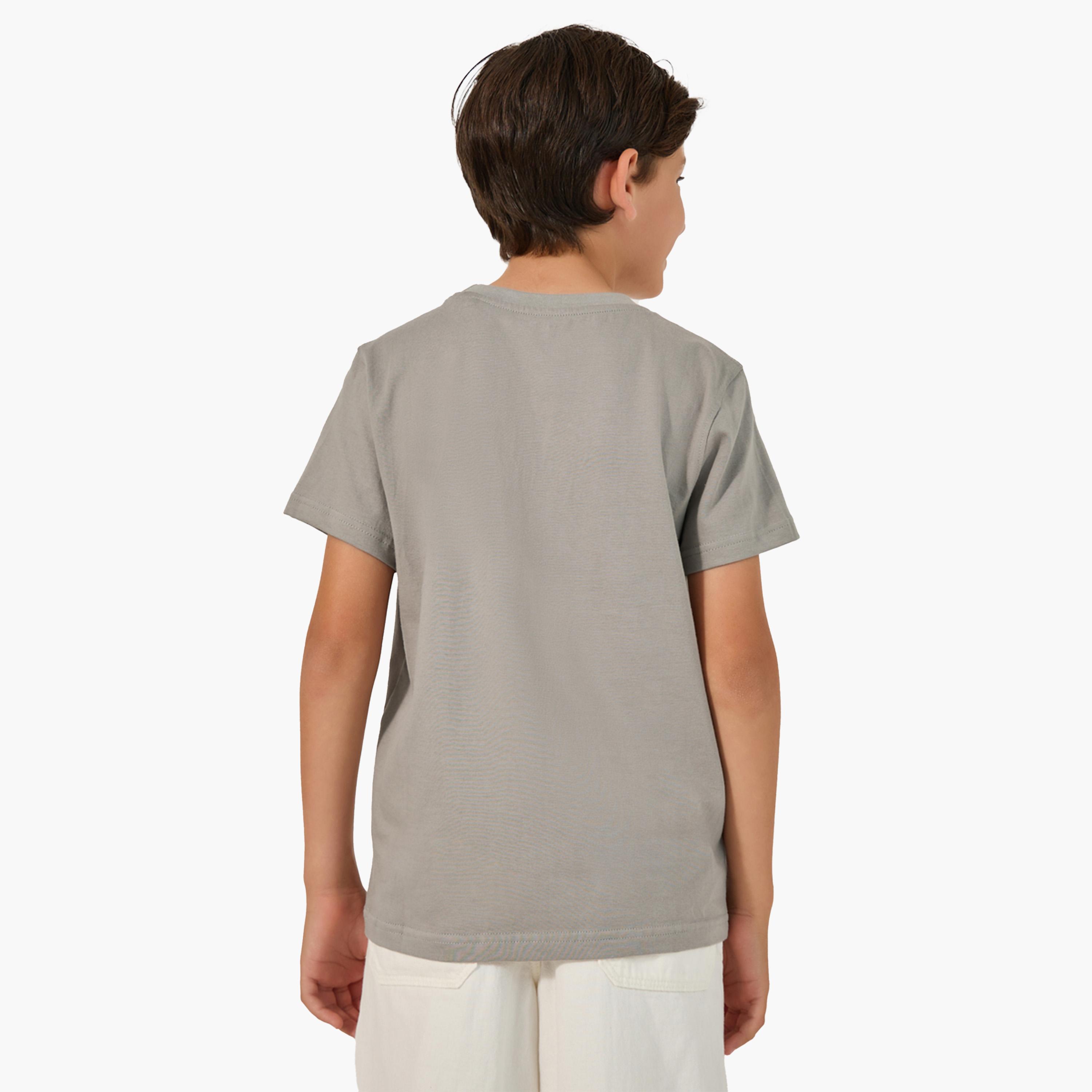 ستايلي - تي شيرت برقبة دائرية وطبعة شعار-boys-clothing-tshirtsandpolos-image-4