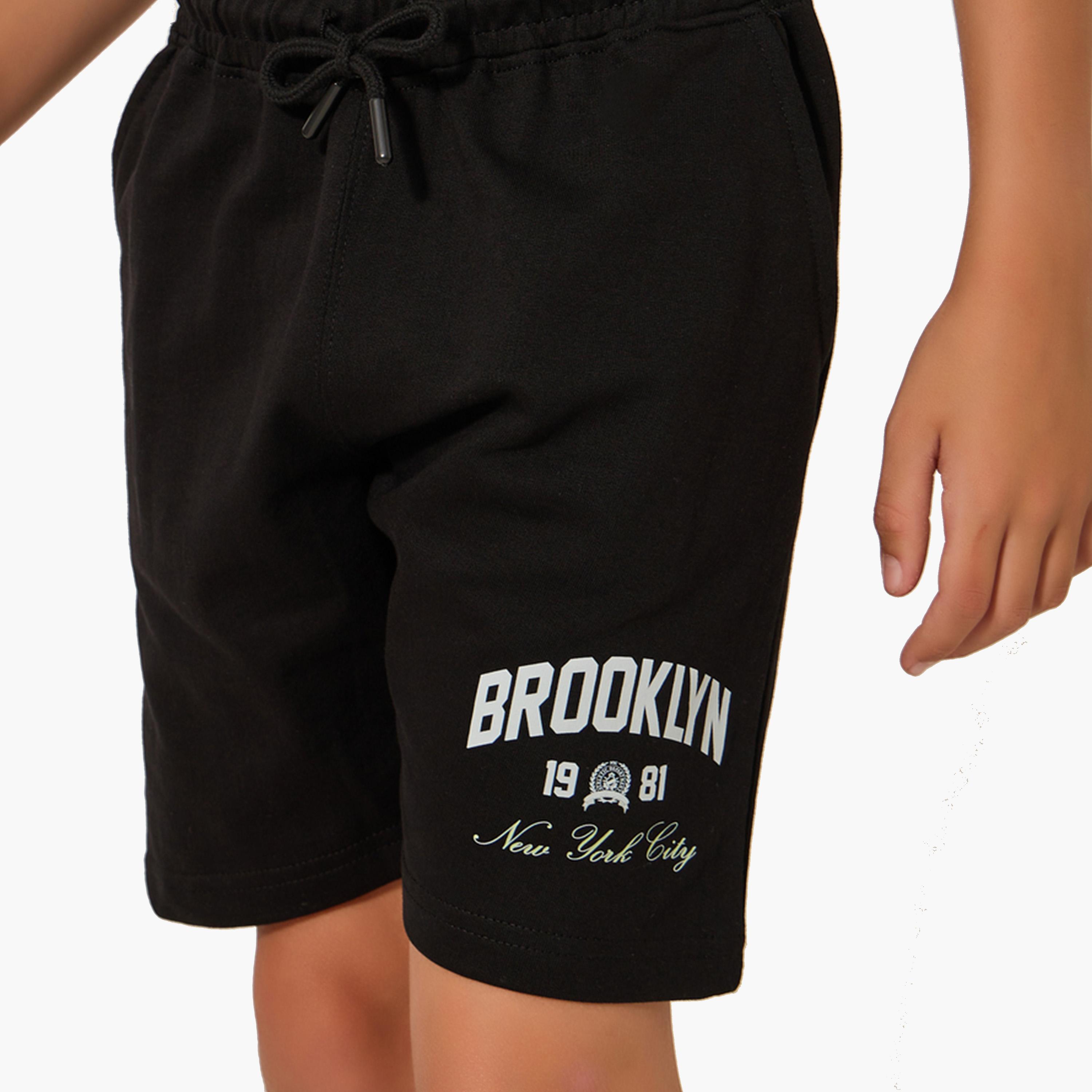 ستايلي - طقم تي شيرت برقبة دائرية بطبعة شعار مع شورت-boys-clothing-setsandcoords-image-4