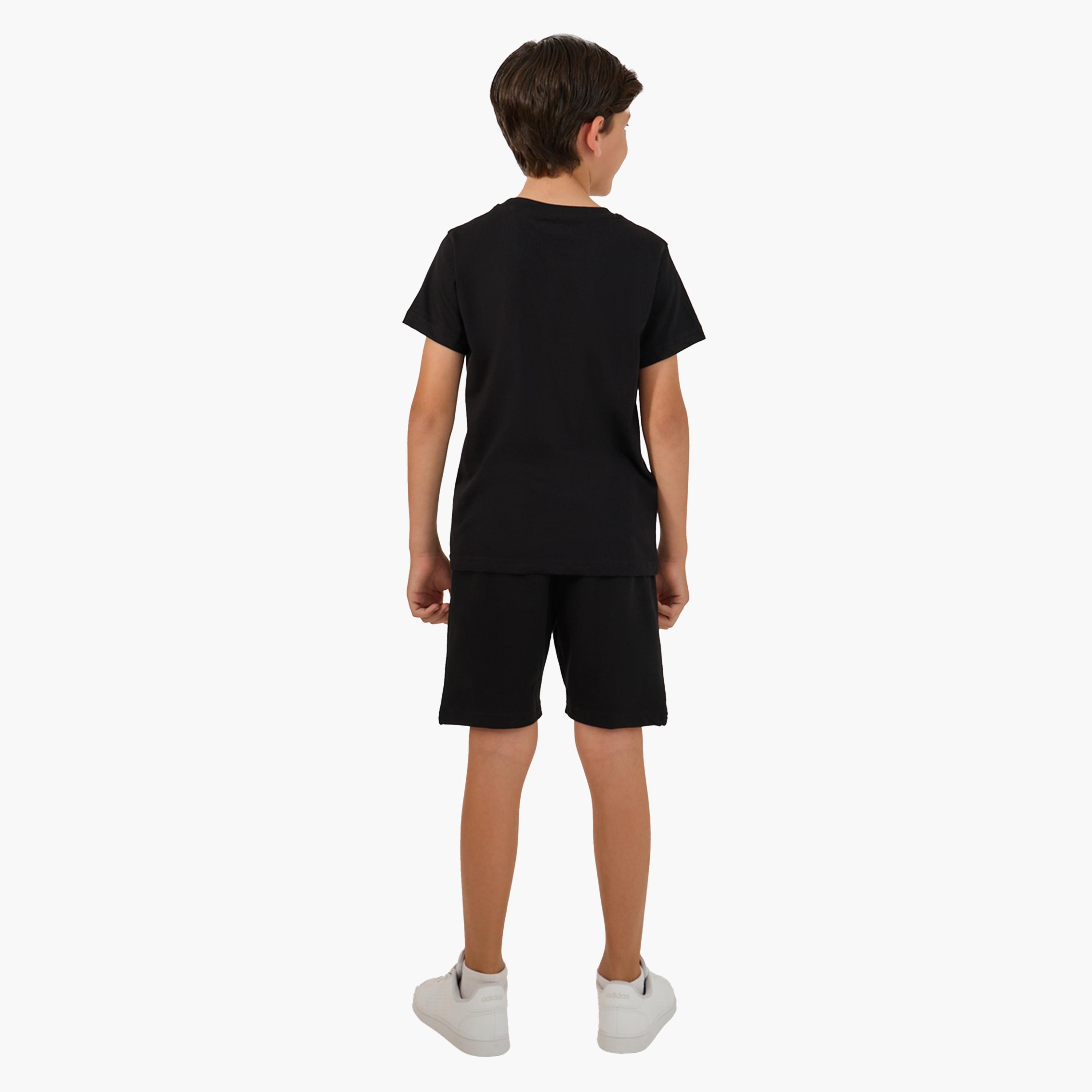 ستايلي - طقم تي شيرت برقبة دائرية بطبعة شعار مع شورت-boys-clothing-setsandcoords-image-5