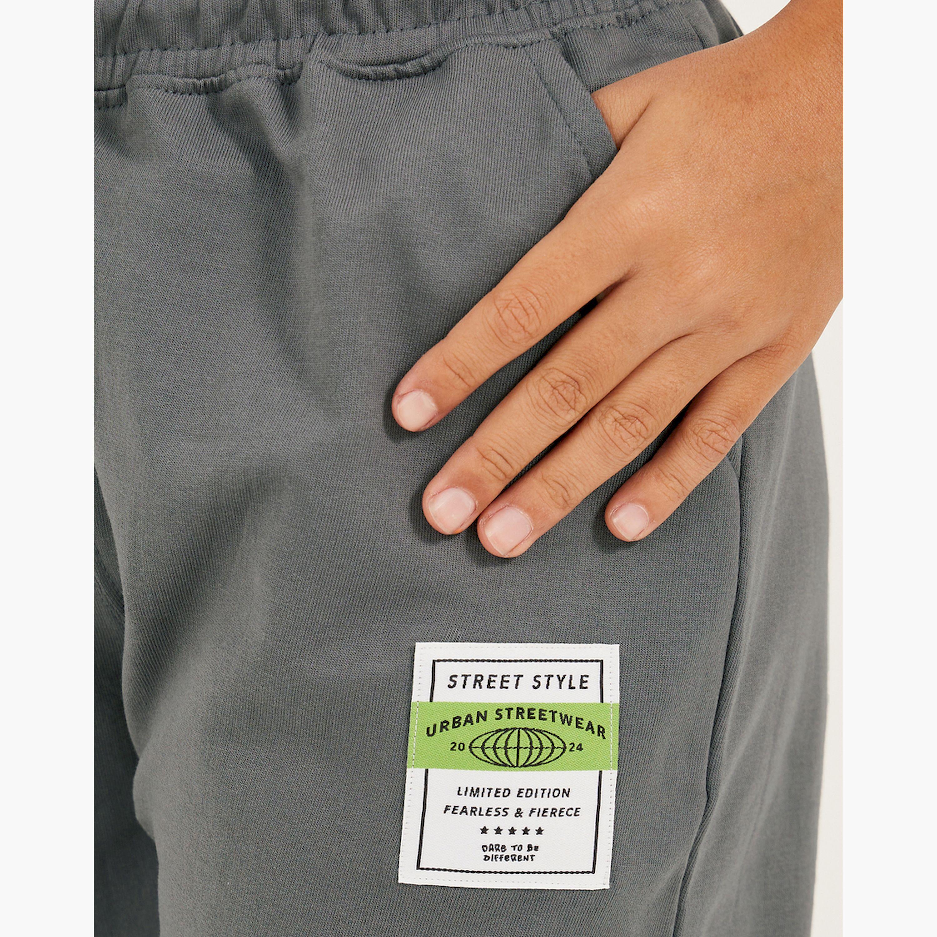 ستايلي - بنطال رياضي مريح مع رقعة ورباط-boys-clothing-bottoms-joggersandtrackpants-image-4