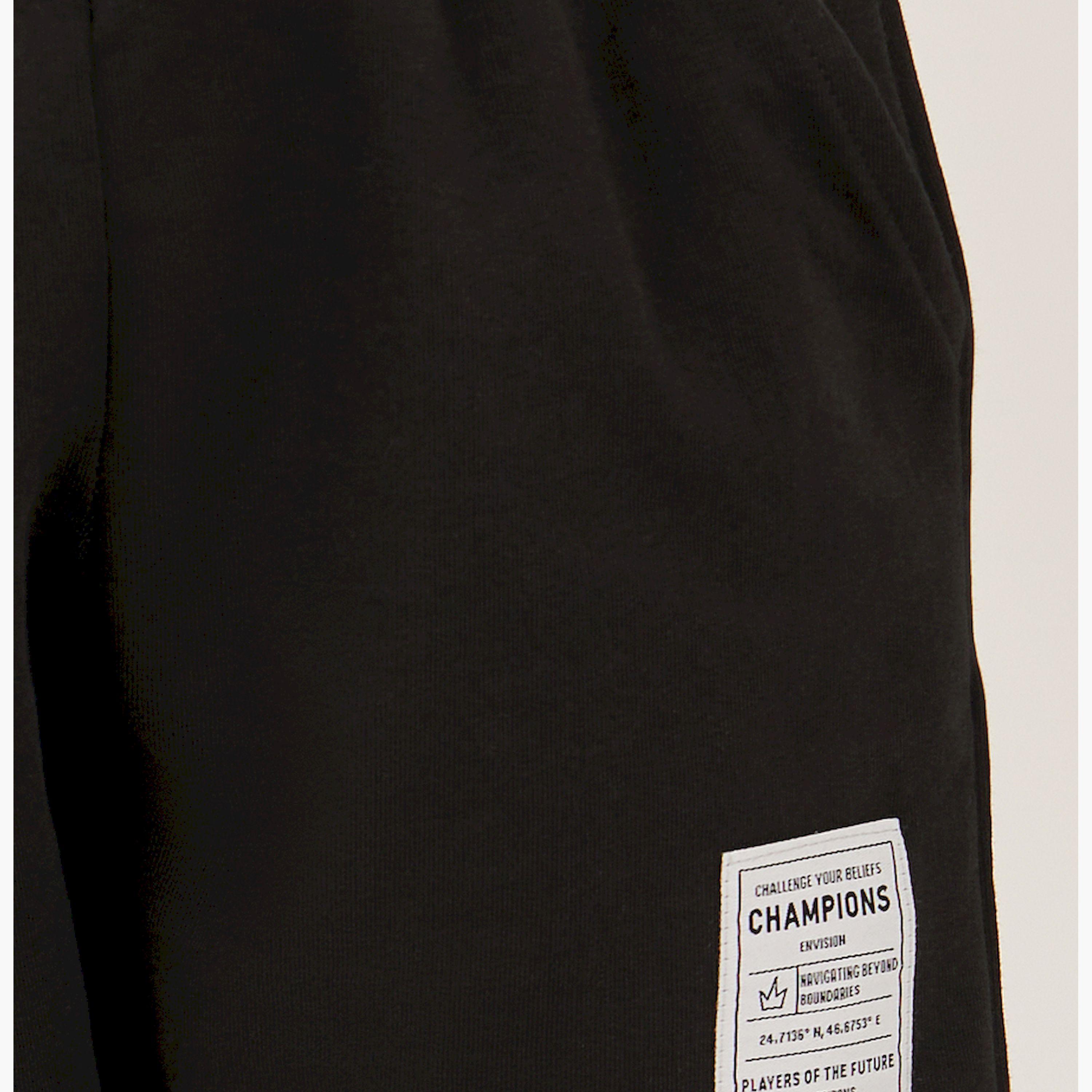 ستايلي - شورت للأولاد الصغار مع جيب جانبي وخلفي ورباط دائري مع شارة-boys-clothing-bottoms-shorts-image-3