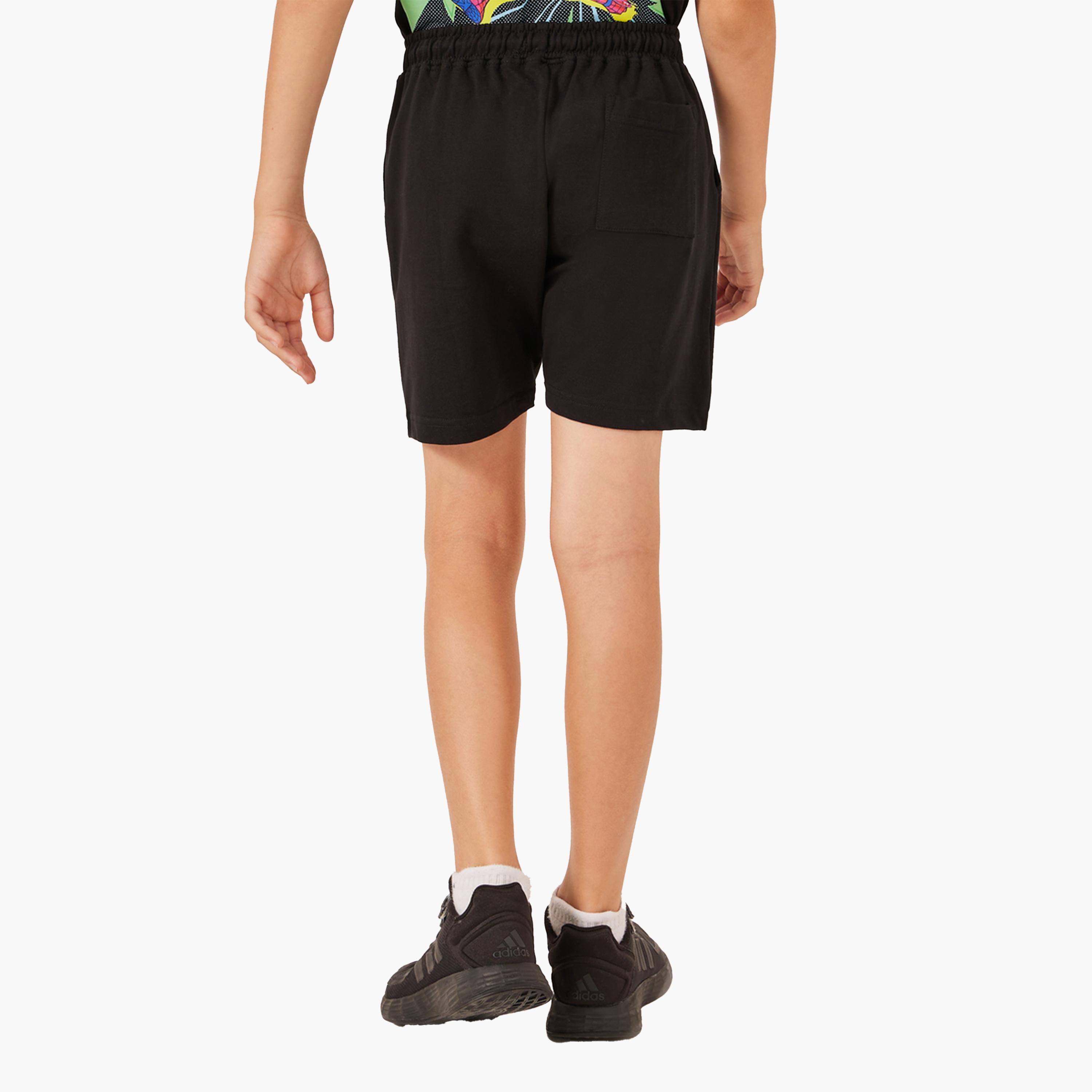 ستايلي - شورت سادة برباط خصر مع تفاصيل شارة-boys-clothing-bottoms-shorts-image-4