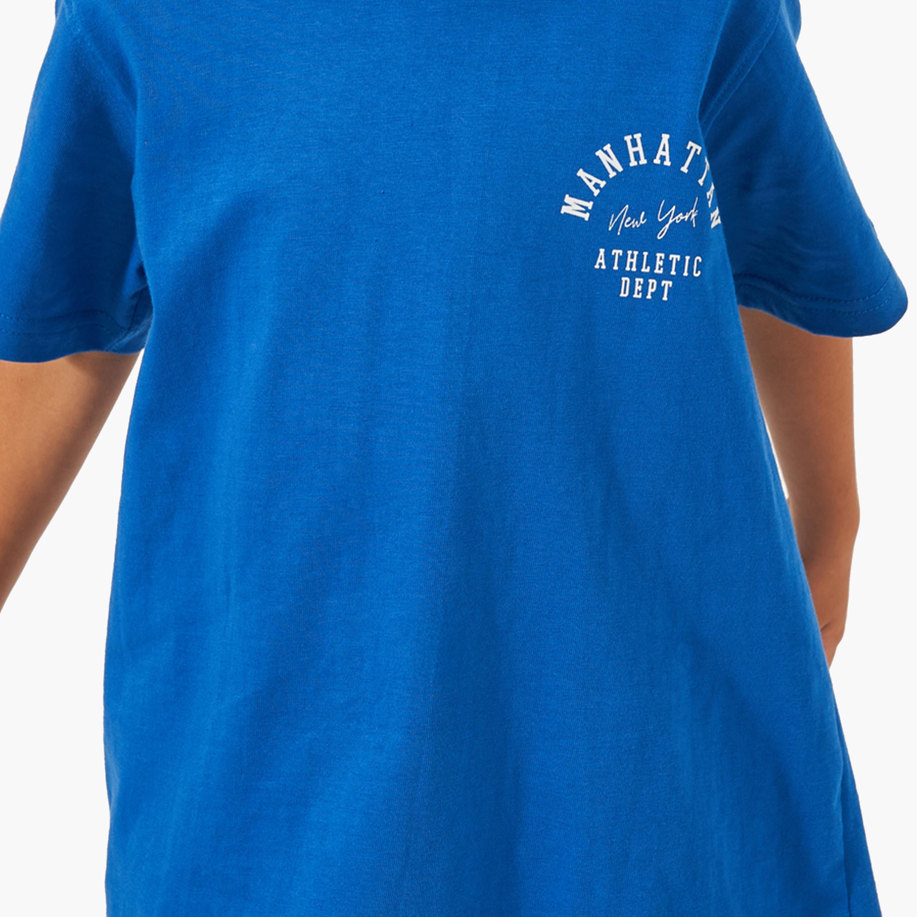 ستايلي - طقم تي شيرت بأكمام قصيرة وشورت بطبعة شعار-boys-clothing-setsandcoords-image-4