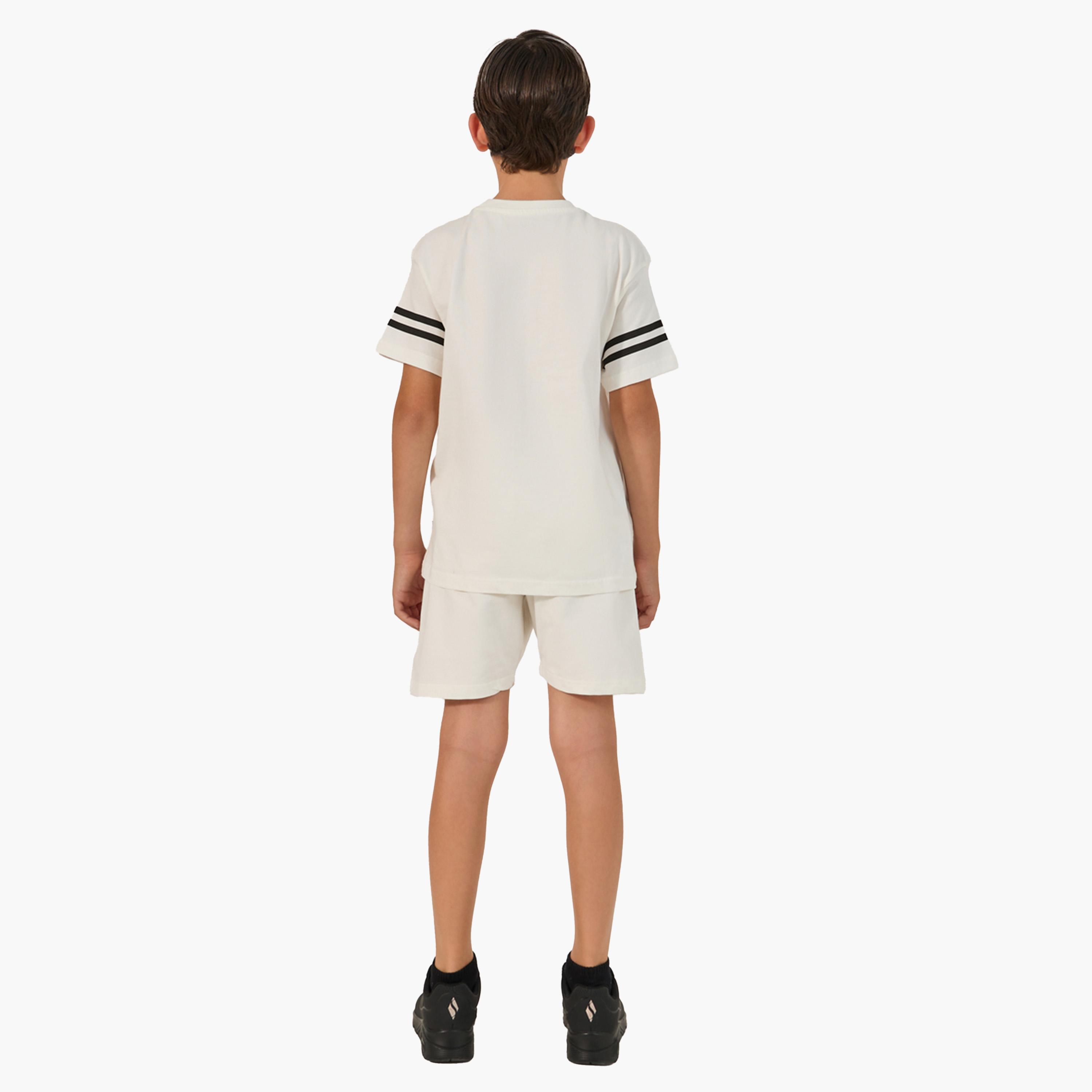 ستايلي - طقم تي شيرت بأكمام مخططة ورقبة دائرية مع شورت-boys-clothing-setsandcoords-image-6
