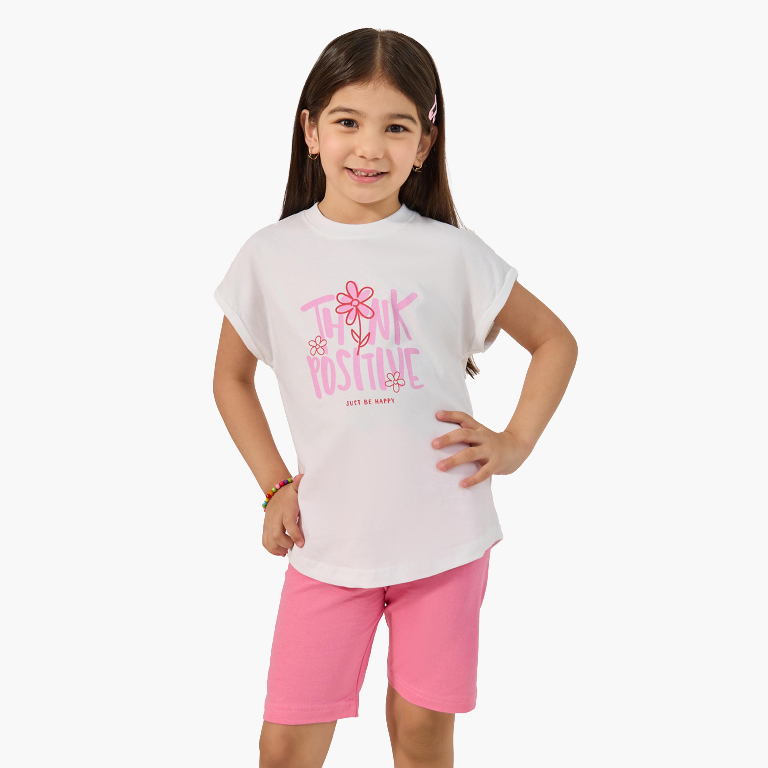 ستايلي-  طقم تي شيرت وشورت رقبة دائرية وطبعة جرافيكية-girls-clothing-setsandcoords-image-3