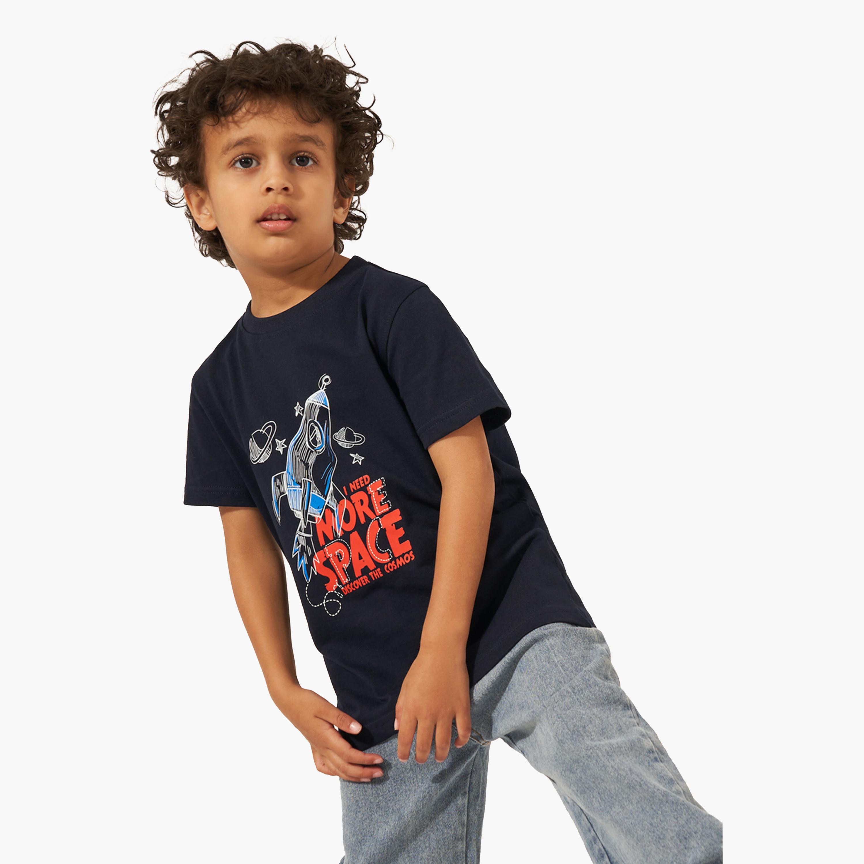 ستايلي-  تي شيرت بأكمام قصيرة وطبعة جرافيكية-boys-clothing-tshirtsandpolos-image-1
