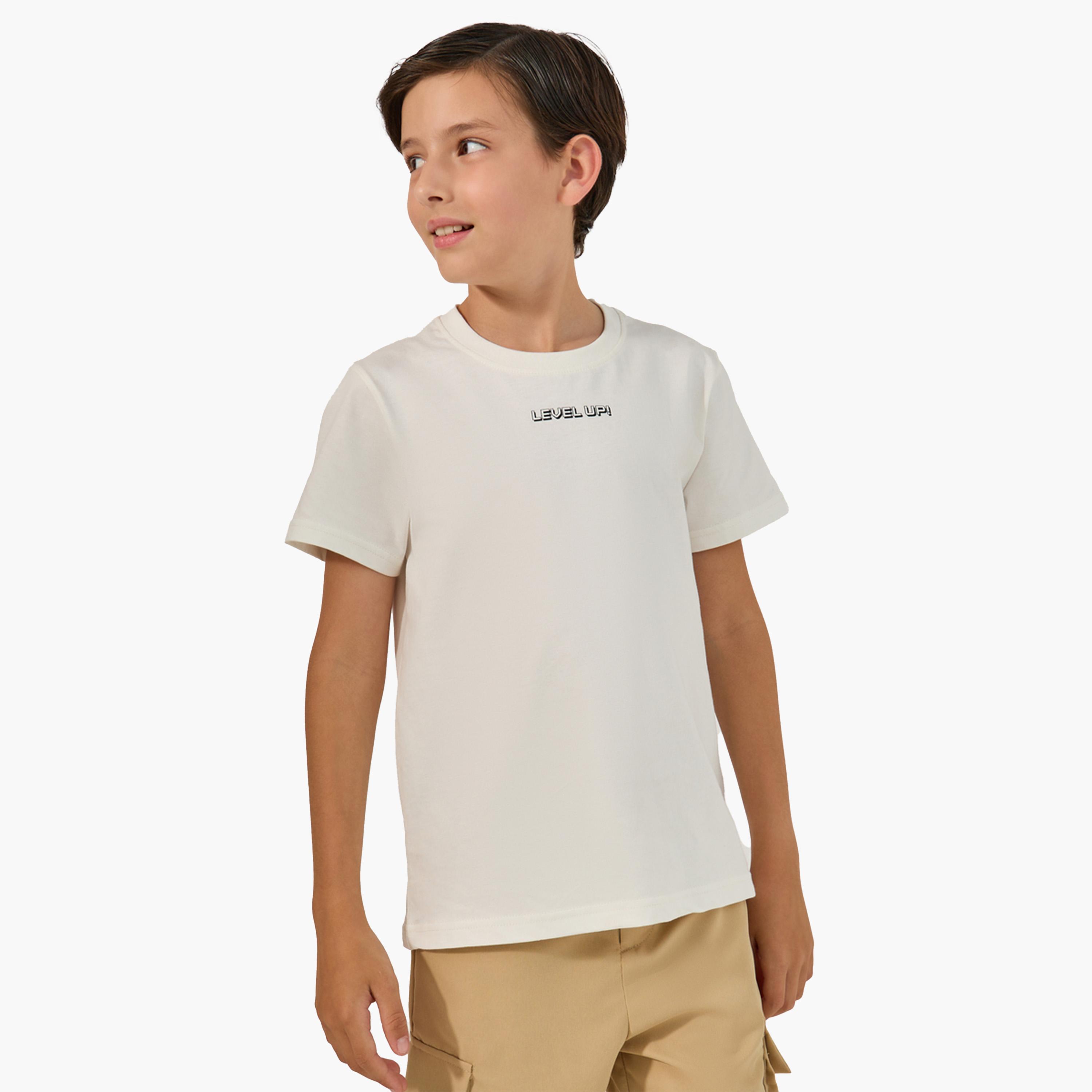 ستايلي- تي شيرت بطبعة جرافيكية ورقبة دائرية-boys-clothing-tshirtsandpolos-image-1