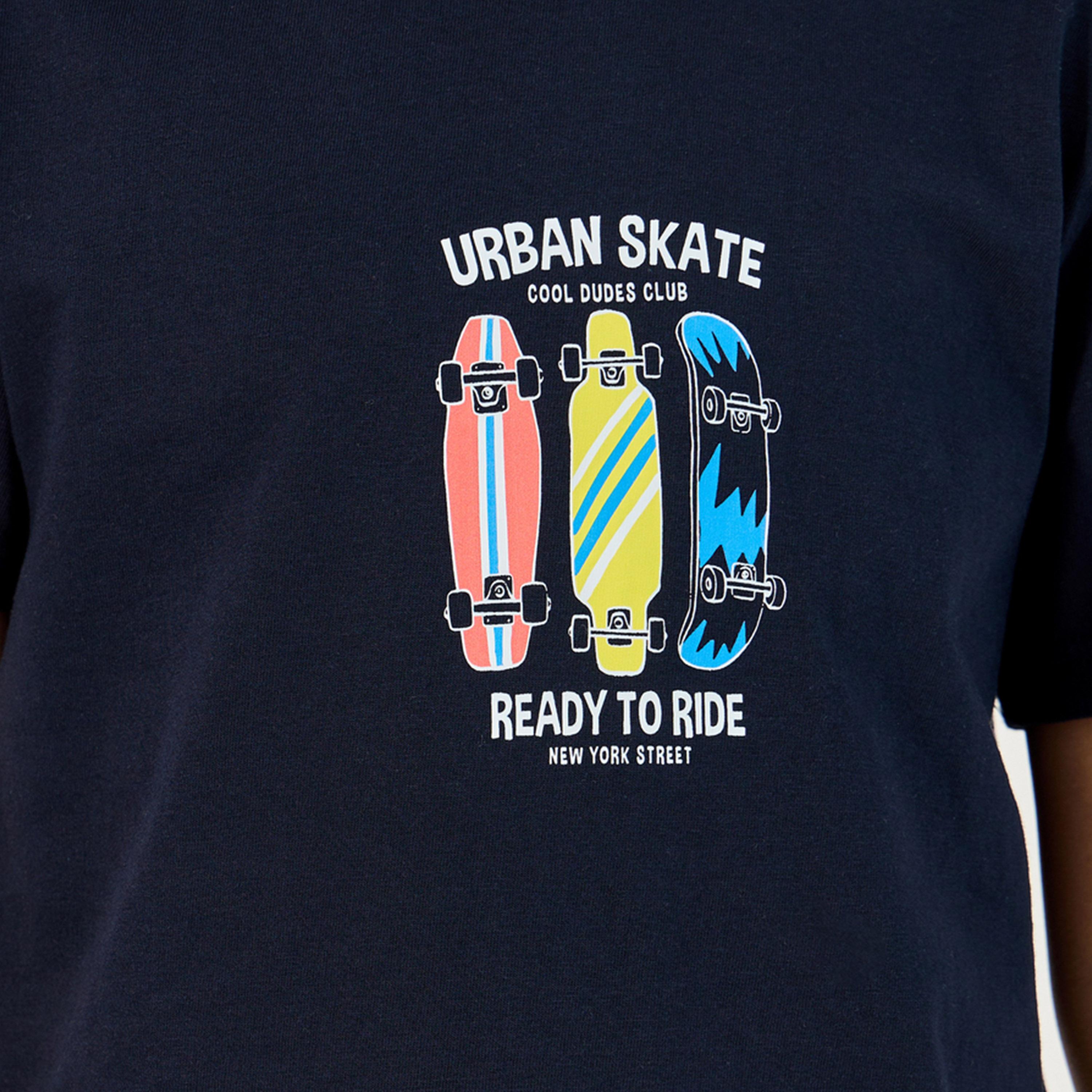 ستايلي- تي شيرت بطبعة جرافيكية ورقبة دائرية-boys-clothing-tshirtsandpolos-image-3