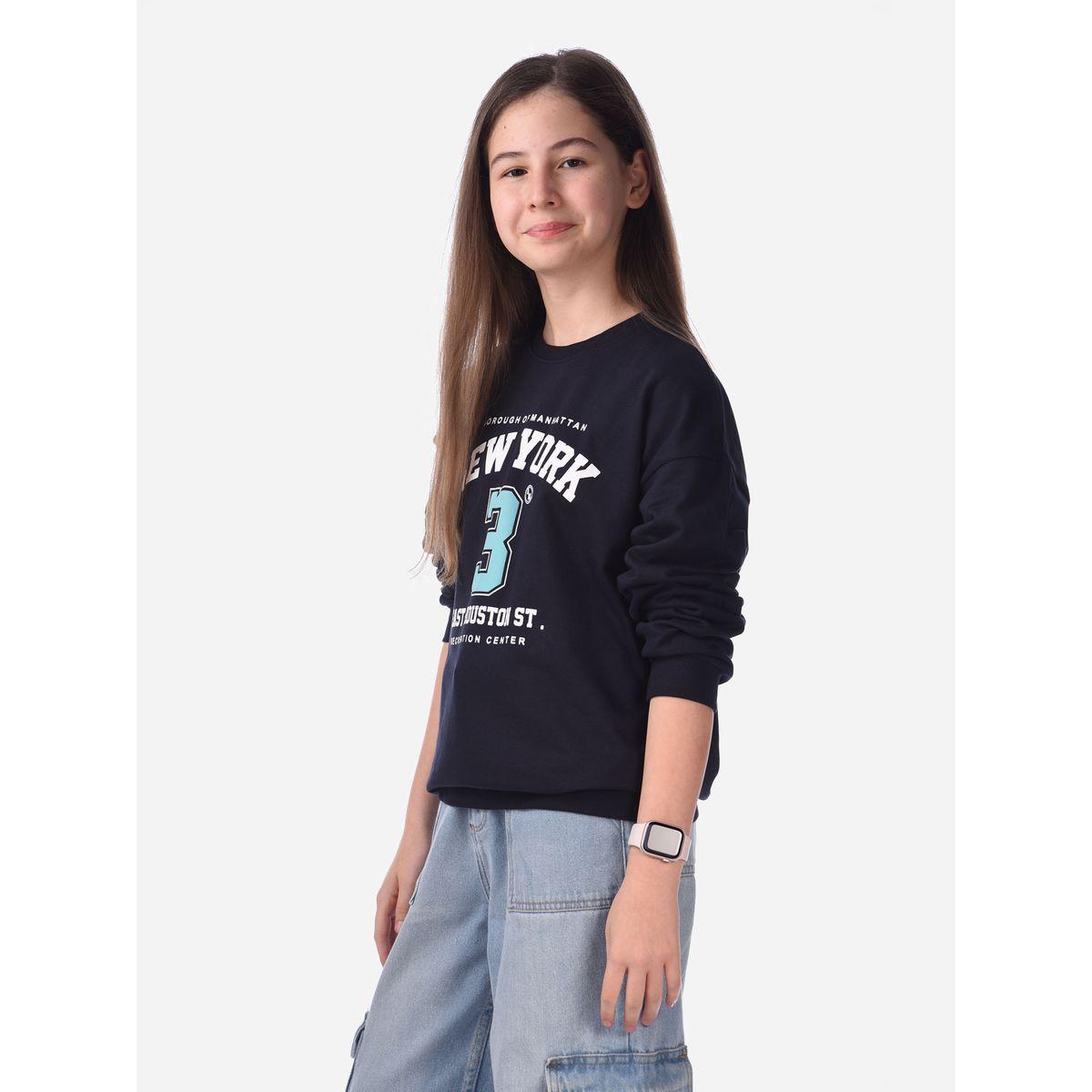 سويت شيرت بقصة عادية وطبعة جرافيك فيكتور آند جين × ستايلي-girls-clothing-winterwear-sweatshirts-image-4