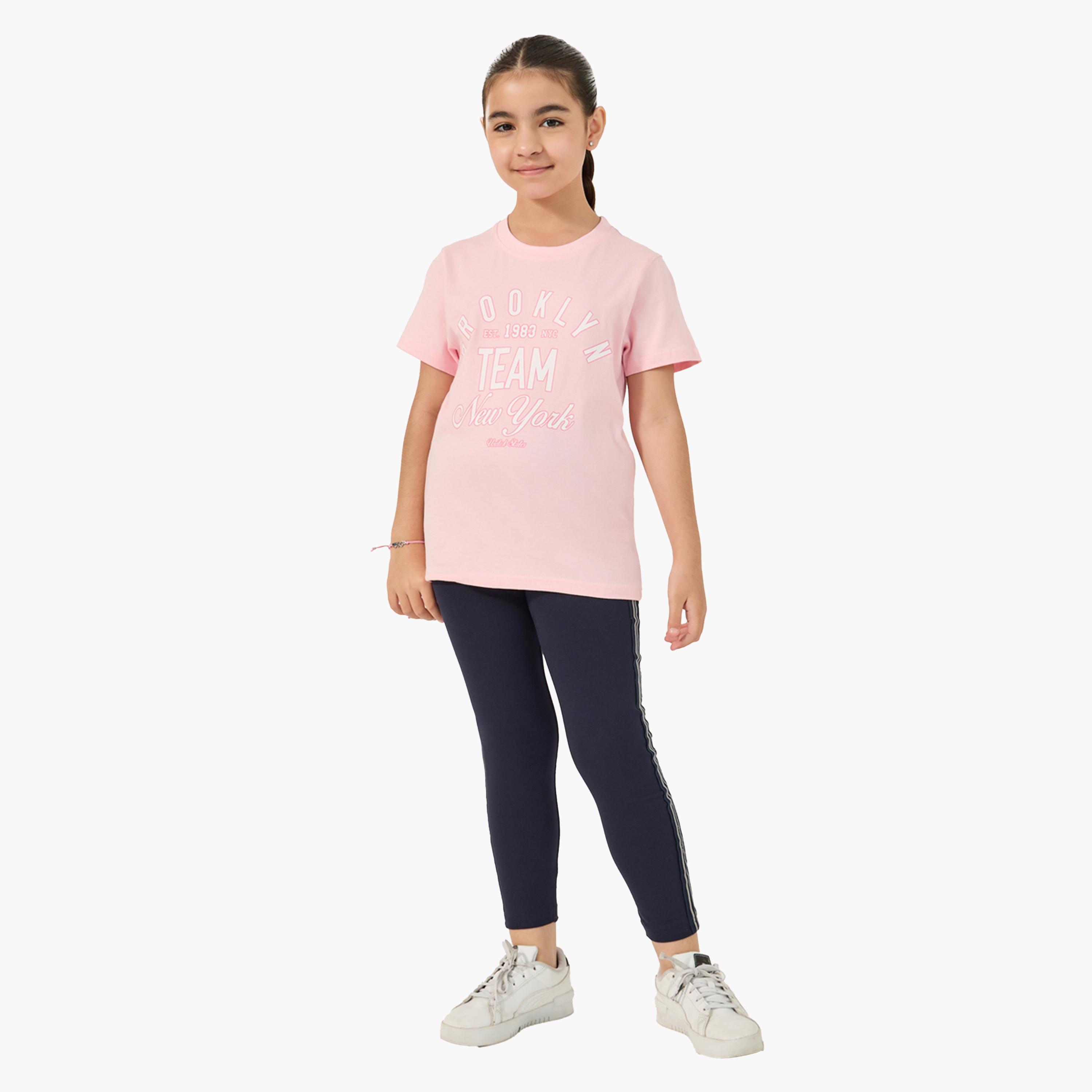 ستايلي-  تي شيرت بأكمام قصيرة وطبعة جرافيكية-girls-clothing-tshirts-image-2