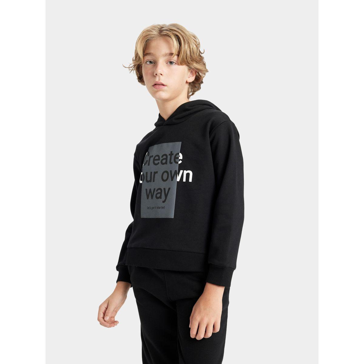 طقم من جوغر بقصة مريحة وسويت شيرت بطبعة جرافيك ديفاكتو × ستايلي-boys-clothing-setsandcoords-image-3