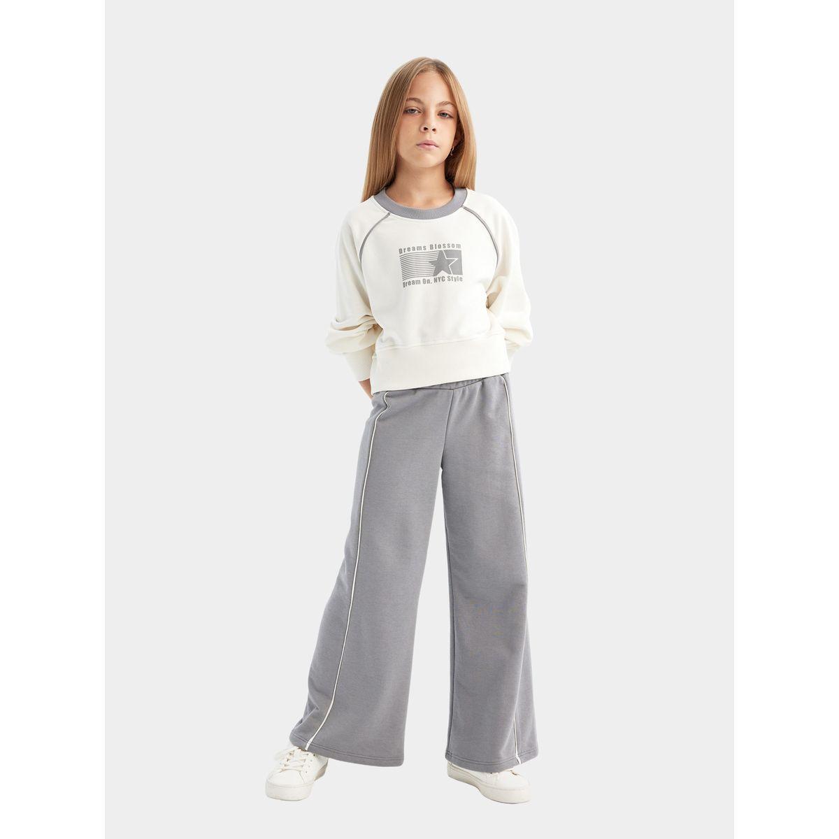 طقم من جوغر بأرجل واسعة وسويت شيرت بطبعة جرافيك ديفاكتو × ستايلي-girls-clothing-setsandcoords-image-6