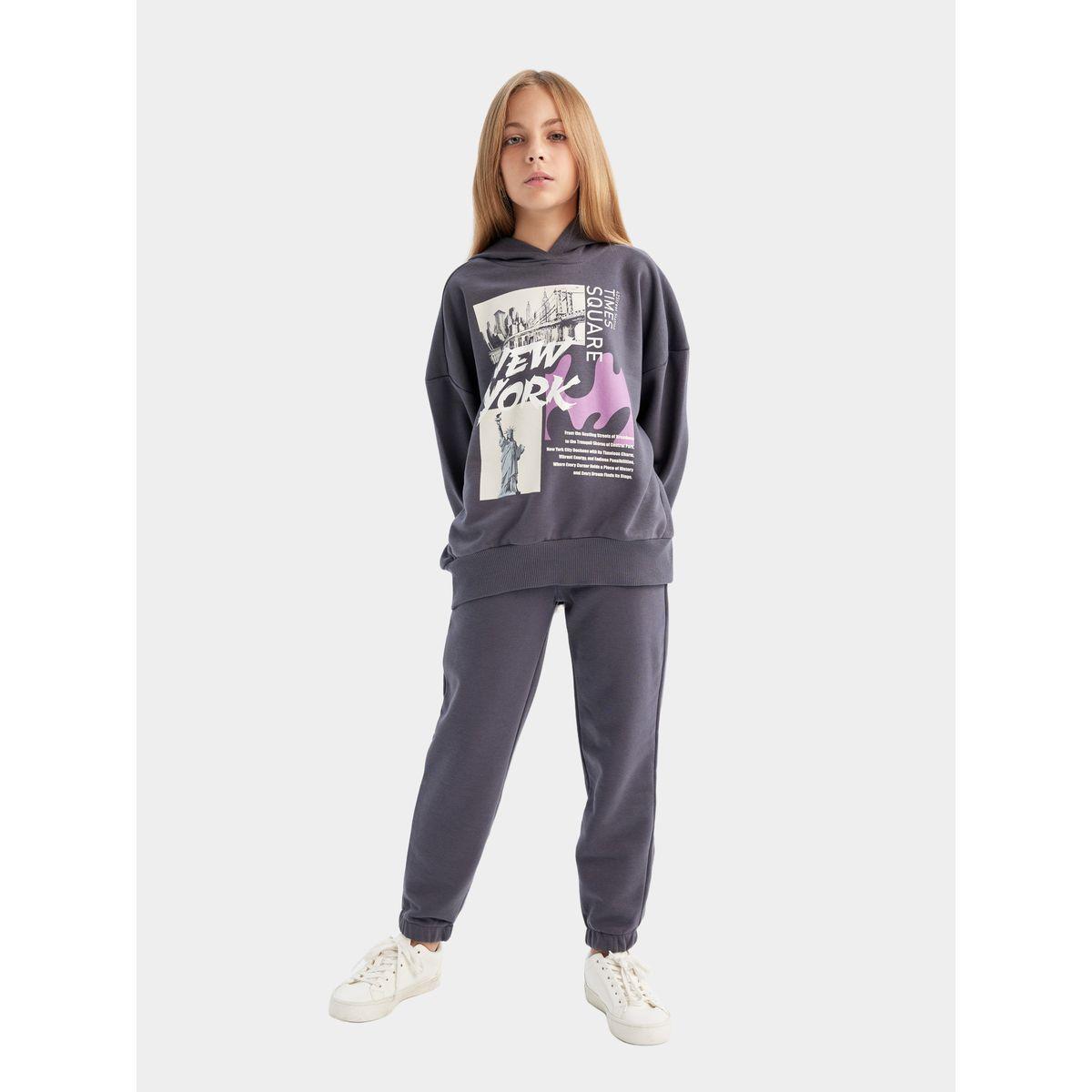 طقم من جوغر بقصة مريحة وسويت شيرت بطبعة جرافيك ديفاكتو × ستايلي-girls-clothing-setsandcoords-image-2