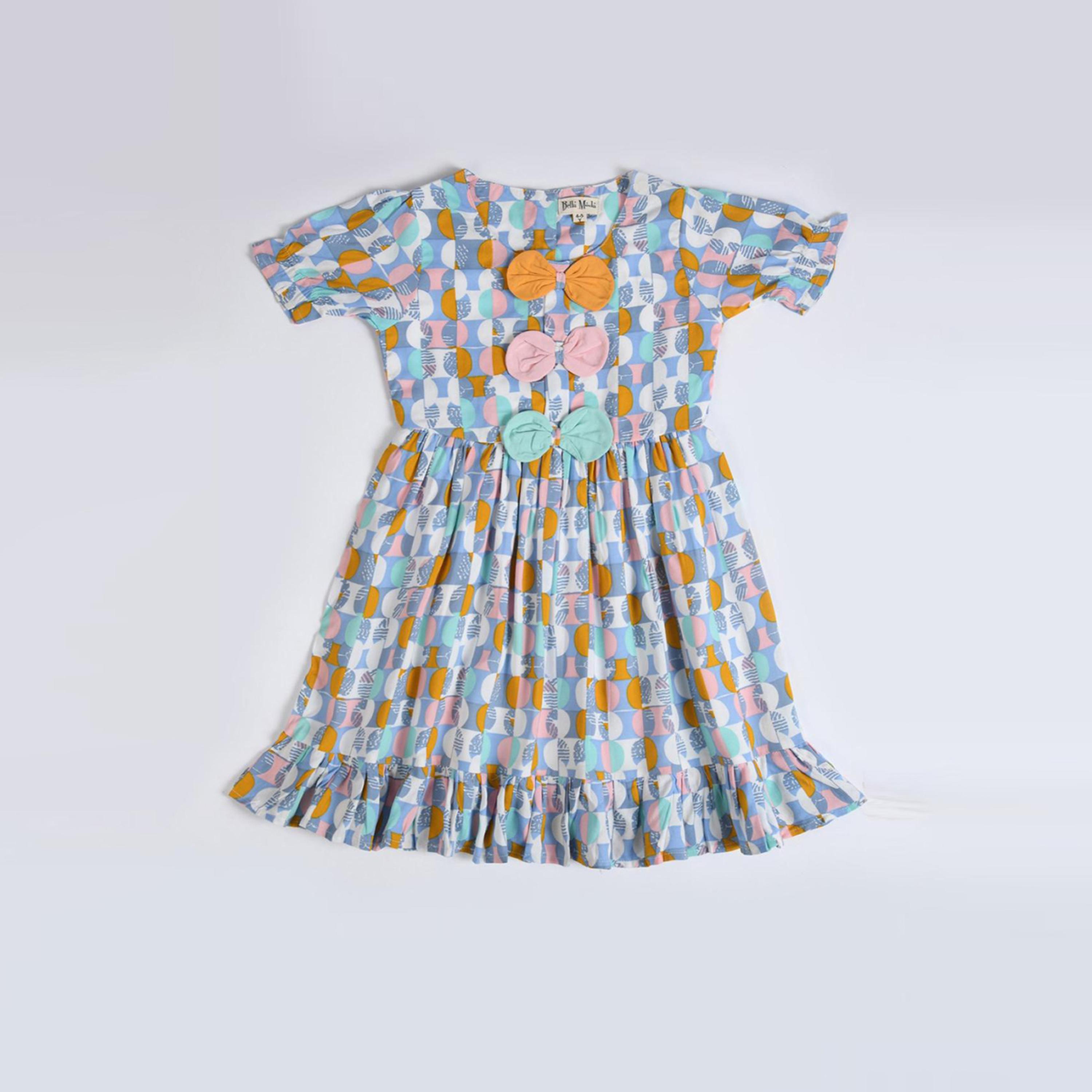 بيلا مودا × ستايلي - فستان بطبعة كاملة وفتحة رقبة مستديرة وتفاصيل فيونكة-girls-clothing-dressesandjumpsuits-image-6