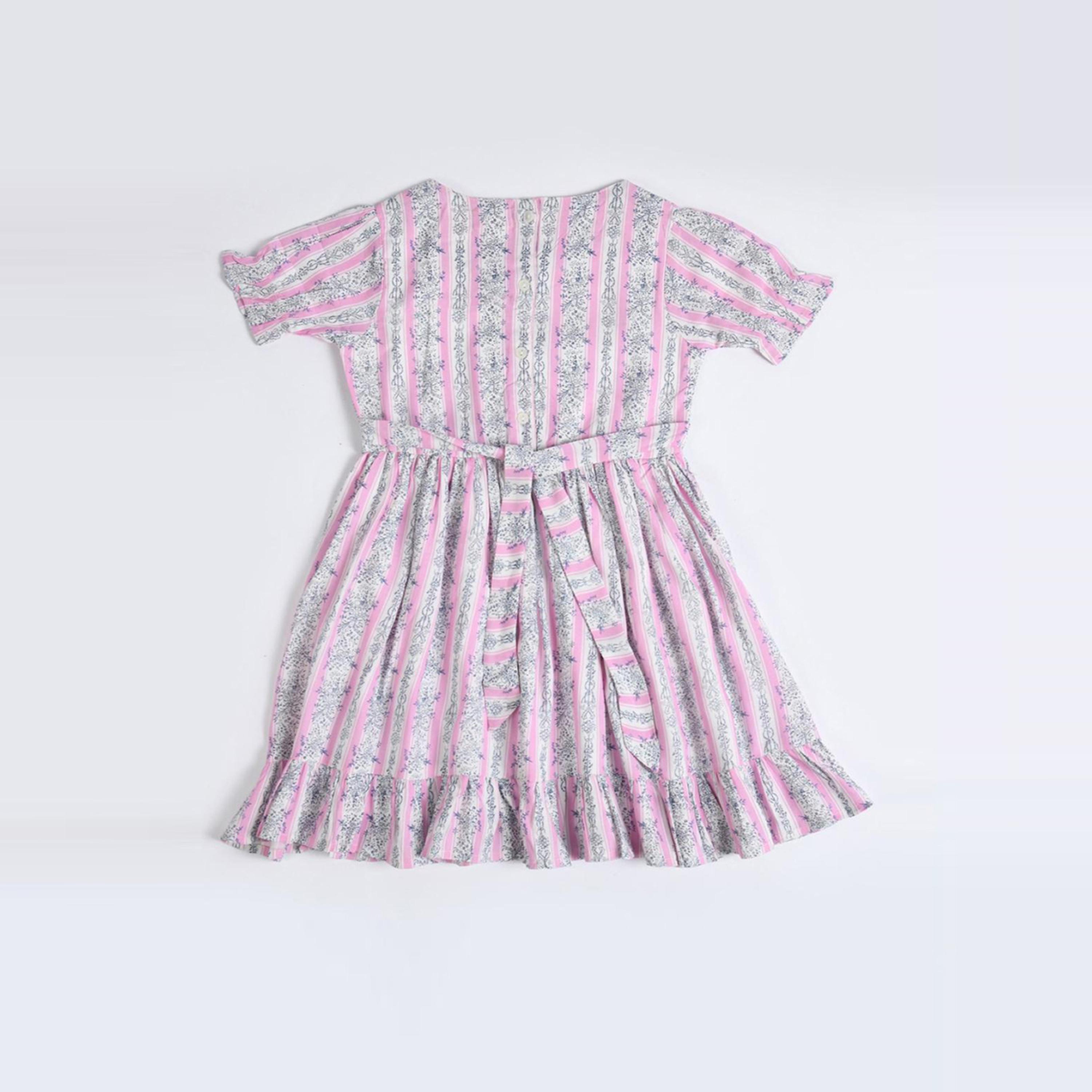 بيلا مودا × ستايلي - فستان بطبعة كاملة وفتحة رقبة مستديرة وتفاصيل فيونكة-girls-clothing-dressesandjumpsuits-image-1