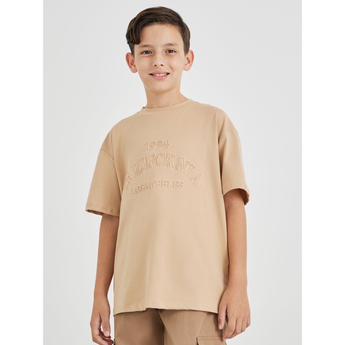 تيشيرت فضفاض بكتابة بارزة الملمس وأكمام قصيرة-boys-clothing-tshirtsandpolos-image-1