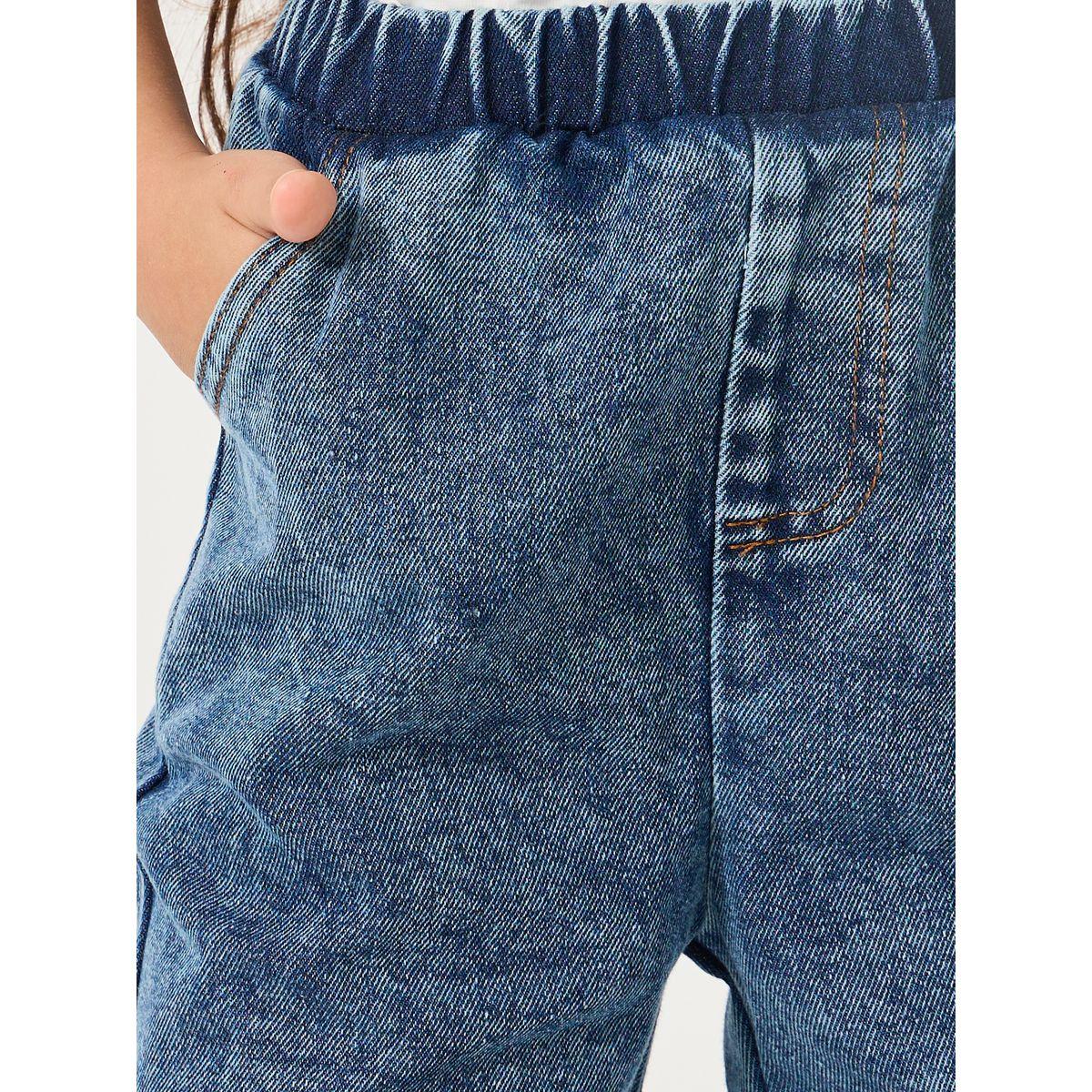 جينز بتفاصيل مشطوفة ومزين بشارة-girls-clothing-bottoms-jeansandjeggings-image-3
