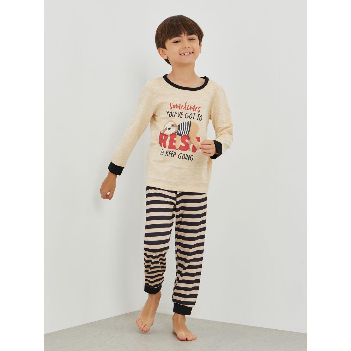 طقم بيجاما من بنطال وتيشيرت بطبعة جرافيك-boys-clothing-nightwear-image-1
