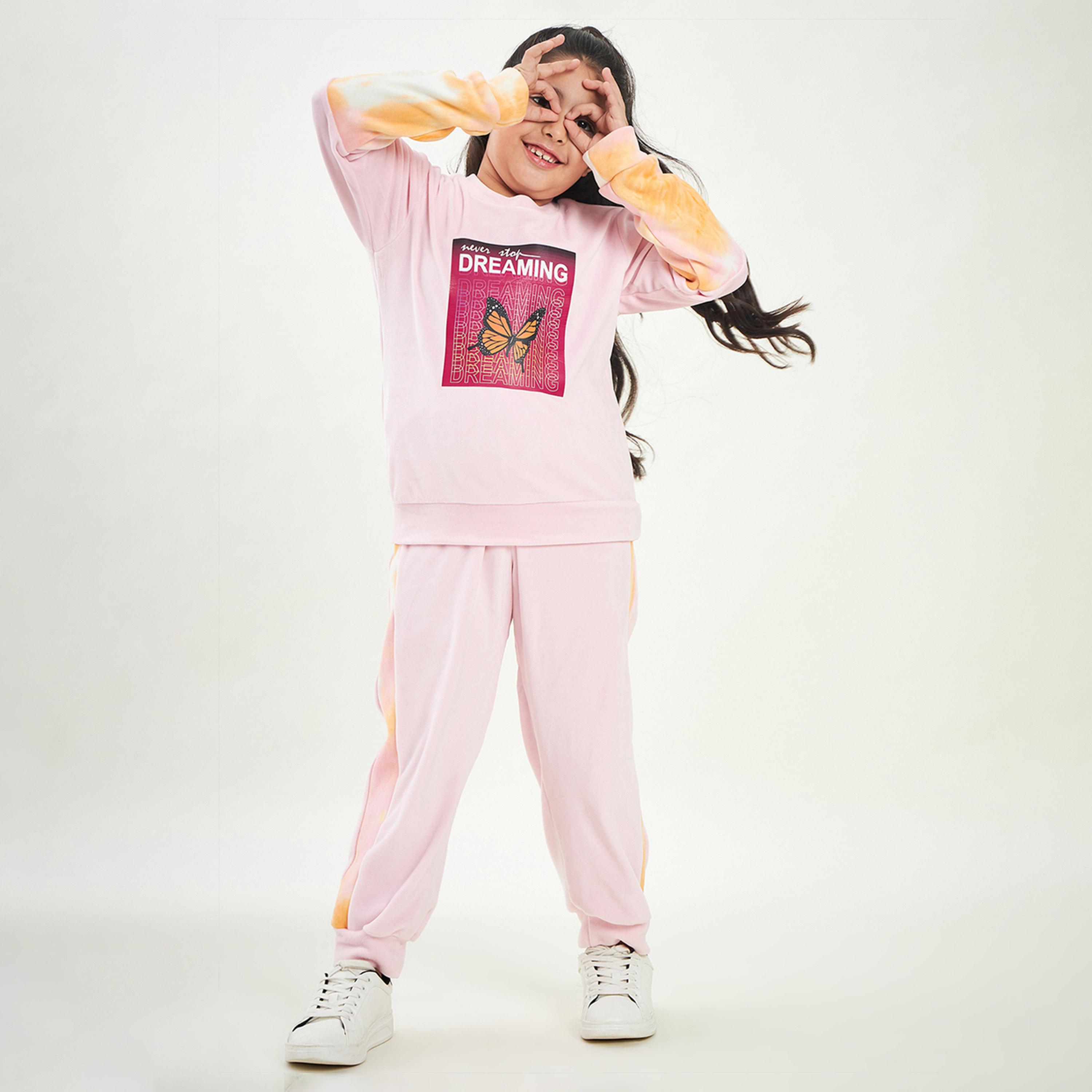 ستايلو باغ × ستايلي - سويت شيرت بناتي مطبوع مع بنطال رياضي - وردي-girls-clothing-setsandcoords-image-1