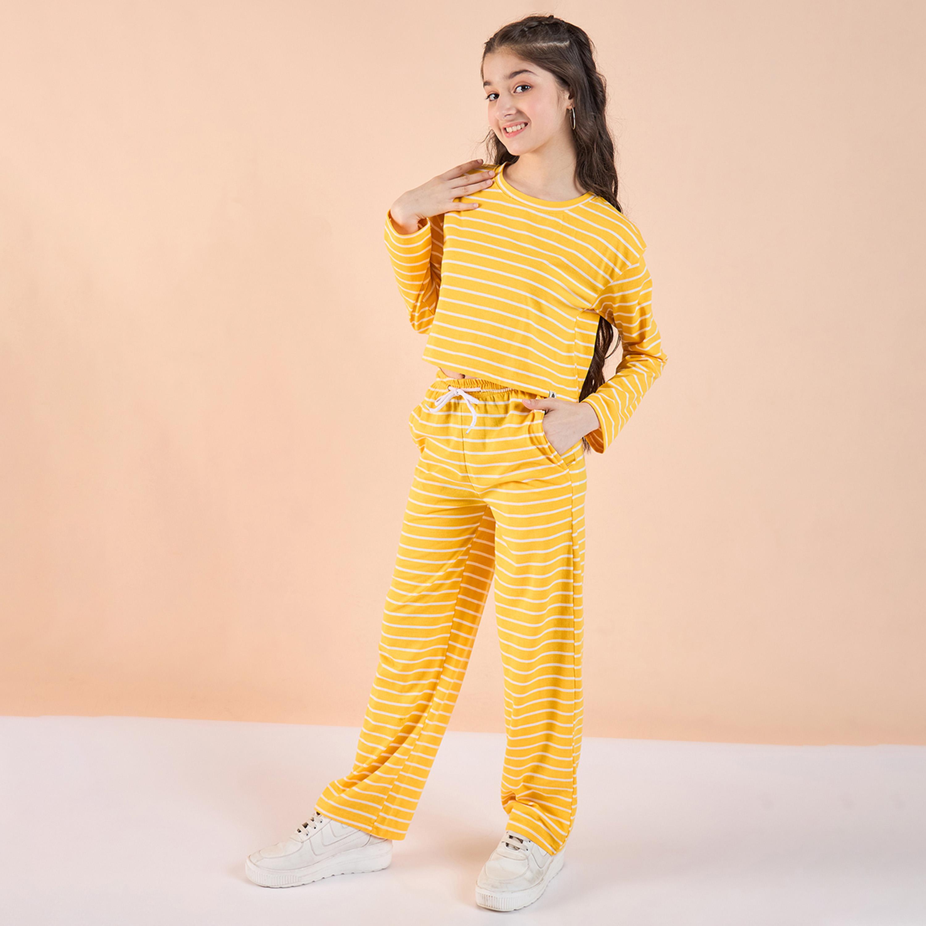ستايلو باغ × ستايلي - تي شيرت بناتي مطبوع بالكامل مع بنطال رياضي - أصفر-girls-clothing-setsandcoords-image-3