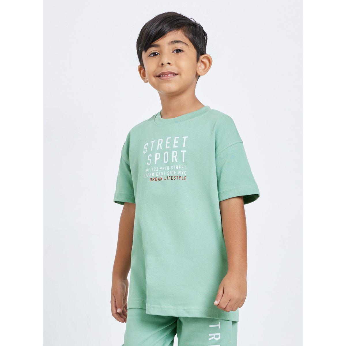 طقم منسق من جوغر وتيشيرت فضفاض بطبعة كتابة-boys-clothing-setsandcoords-image-2