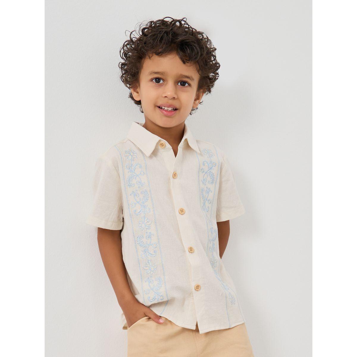 بلوزة مُطرّزة بياقة سبريد مع أزرار-boys-clothing-shirts-image-1