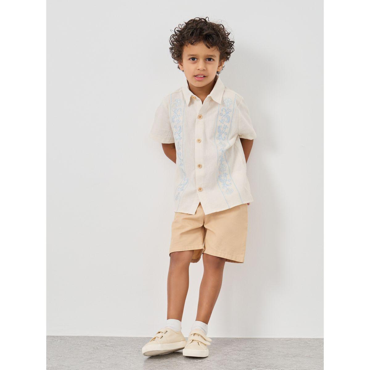 بلوزة مُطرّزة بياقة سبريد مع أزرار-boys-clothing-shirts-image-2