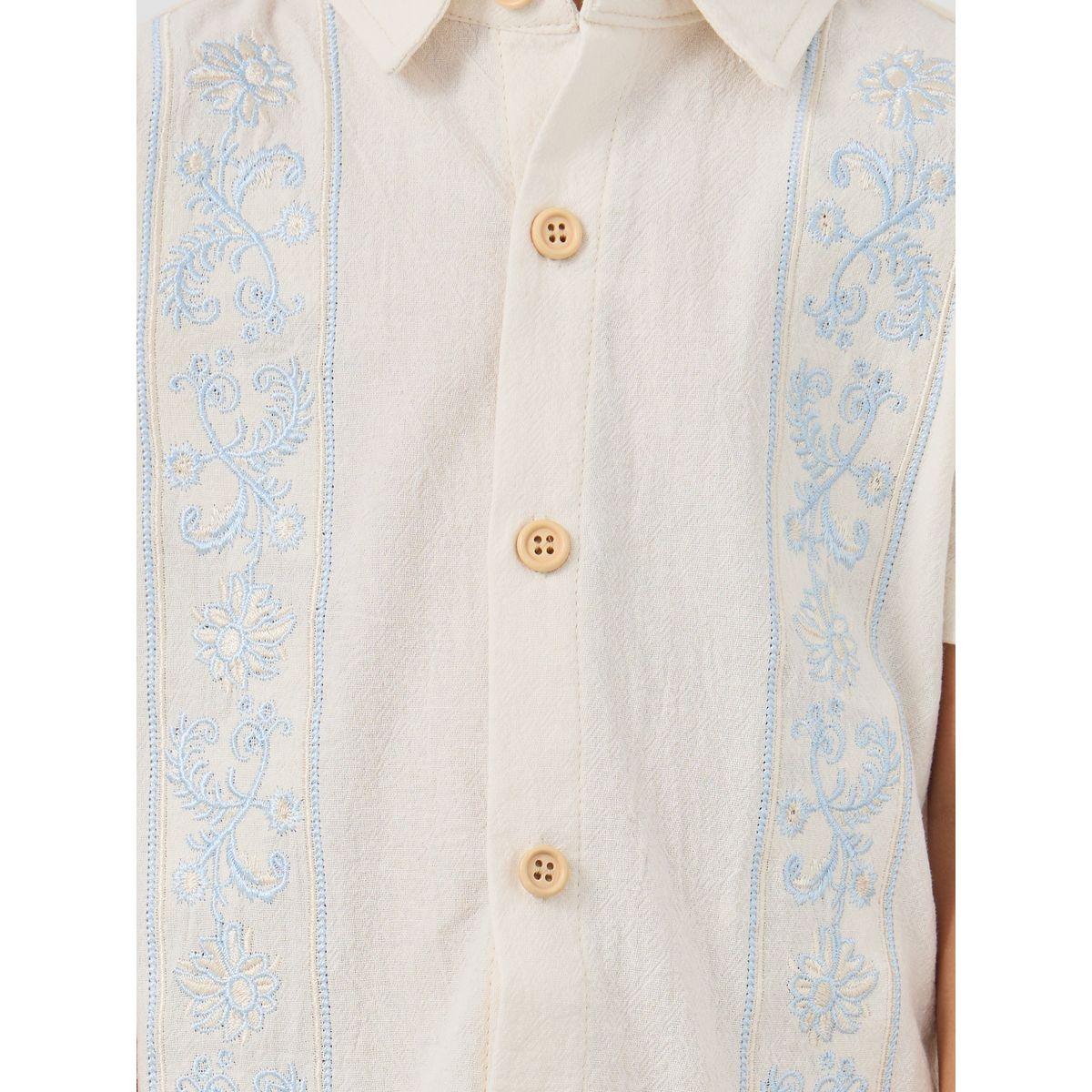 بلوزة مُطرّزة بياقة سبريد مع أزرار-boys-clothing-shirts-image-3