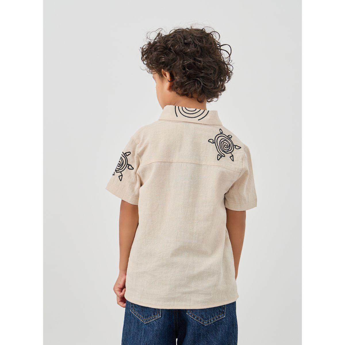 بلوزة مُطرّزة بأكمام قصيرة وياقة-boys-clothing-shirts-image-4