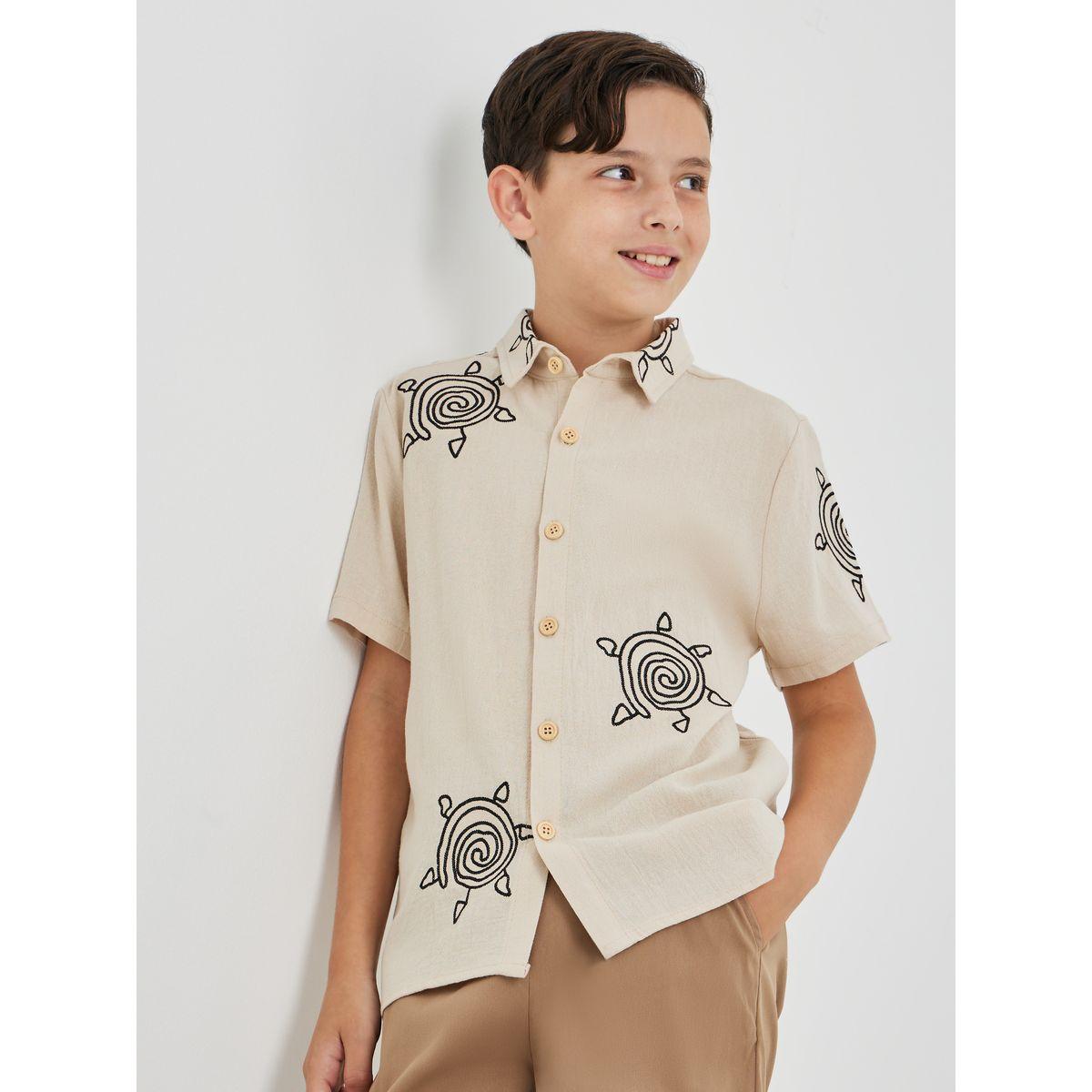 بلوزة بتفاصيل مُطرّزة وأكمام قصيرة-boys-clothing-shirts-image-1