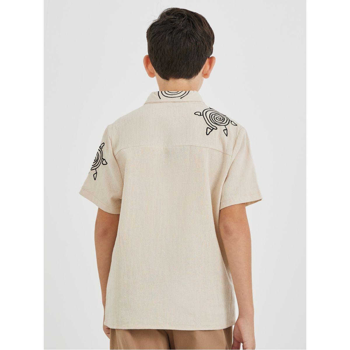 بلوزة بتفاصيل مُطرّزة وأكمام قصيرة-boys-clothing-shirts-image-4