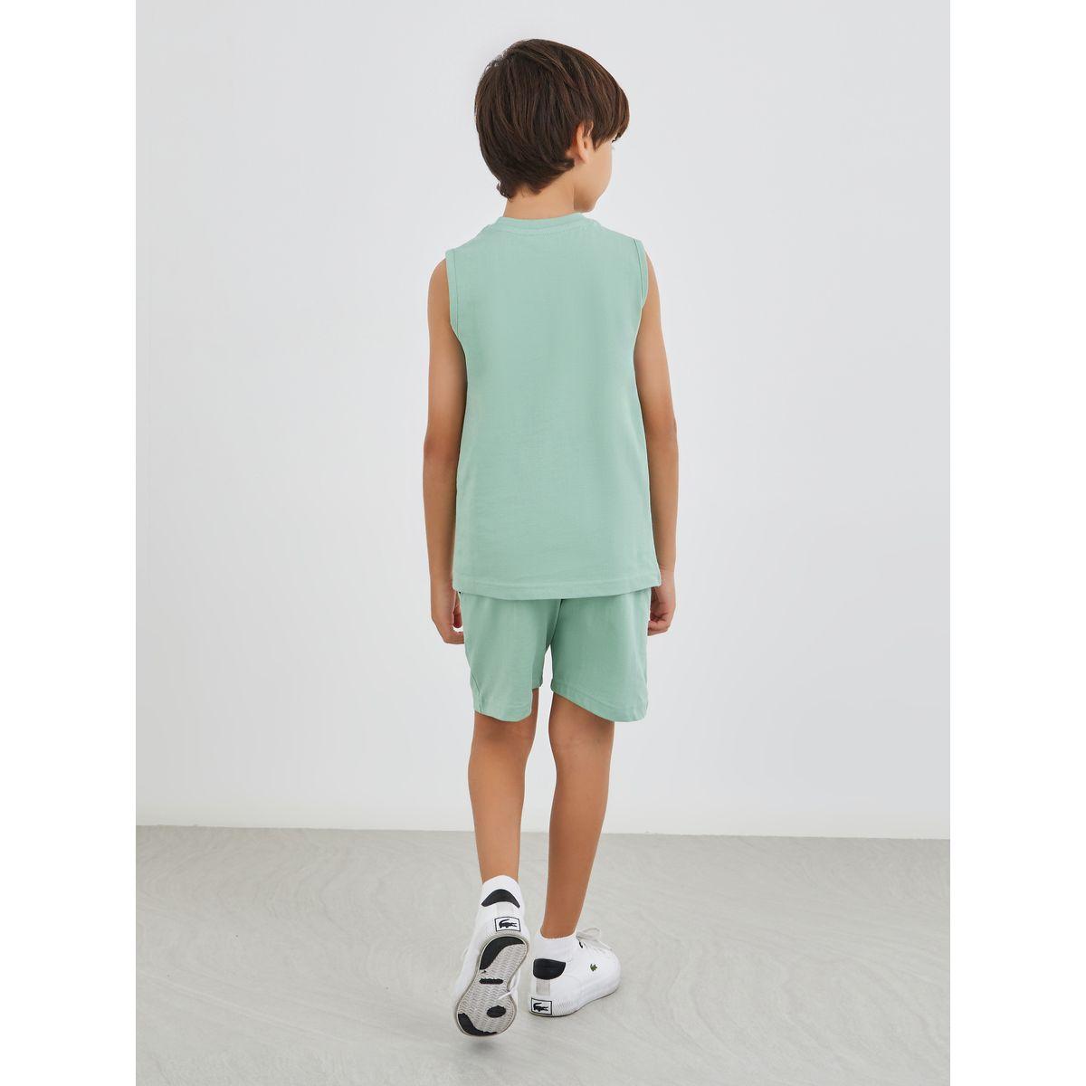 مجموعة من شورت وتيشيرت كت مزين بشارة-boys-clothing-setsandcoords-image-4