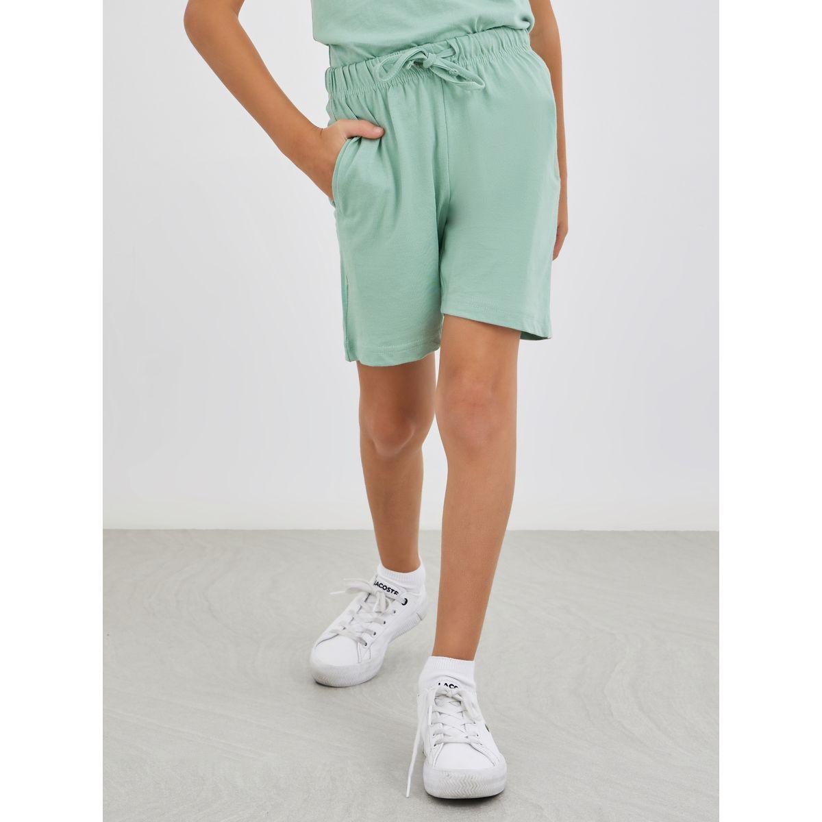 مجموعة من شورت وتيشيرت كت مزين بشارة-boys-clothing-setsandcoords-image-5