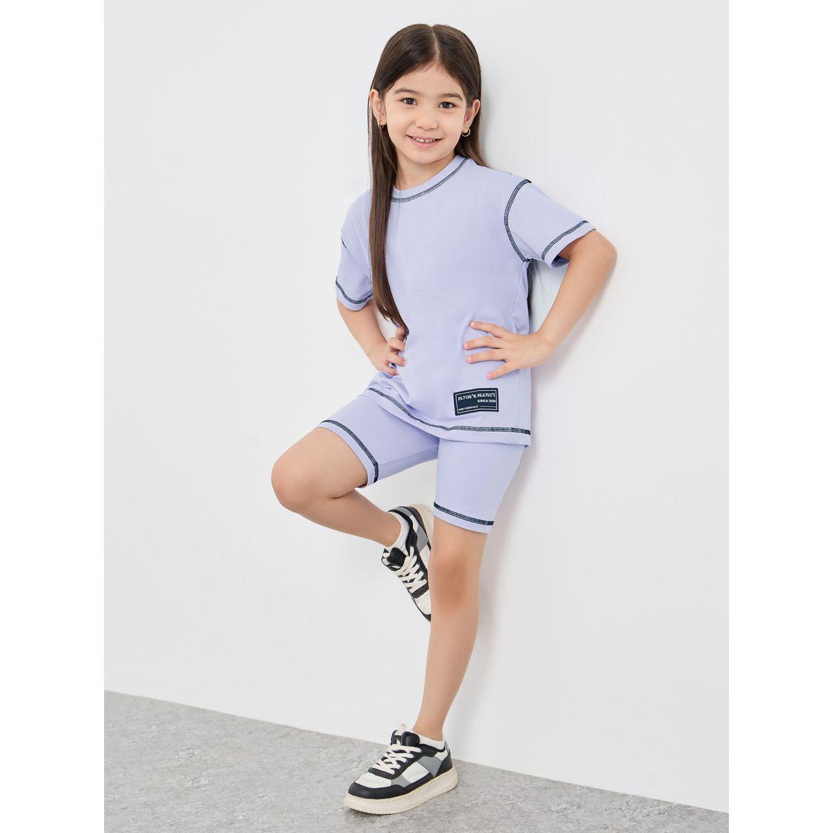مجموعة من شورت وتيشيرت فضفاض مزين بشارة-girls-clothing-setsandcoords-image-1