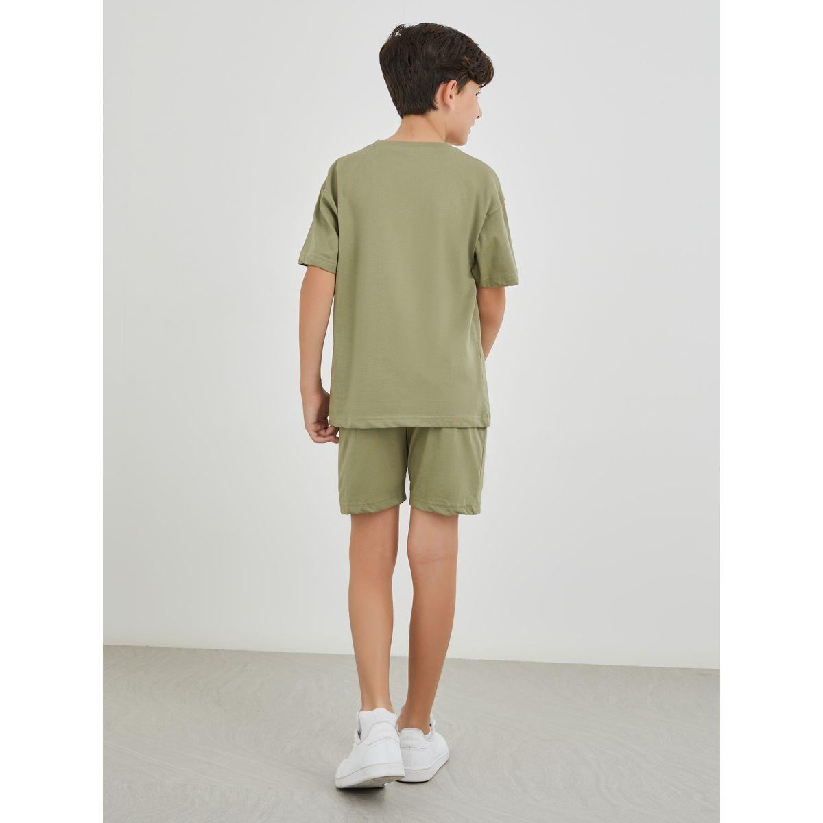 مجموعة من شورت وتيشيرت فضفاض بطبعة كتابة-boys-clothing-setsandcoords-image-6