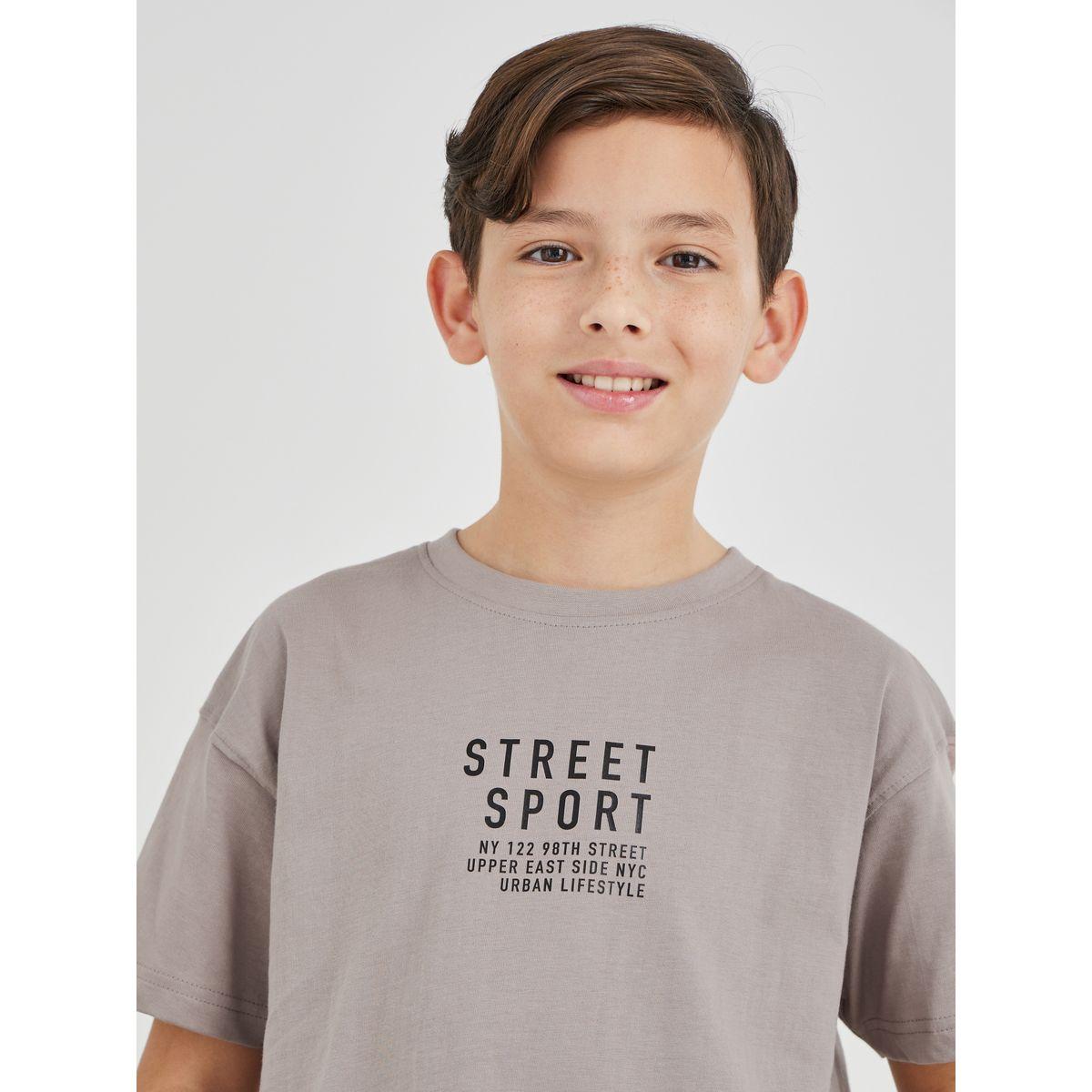 مجموعة من شورت وتيشيرت فضفاض بطبعة كتابة-boys-clothing-setsandcoords-image-3