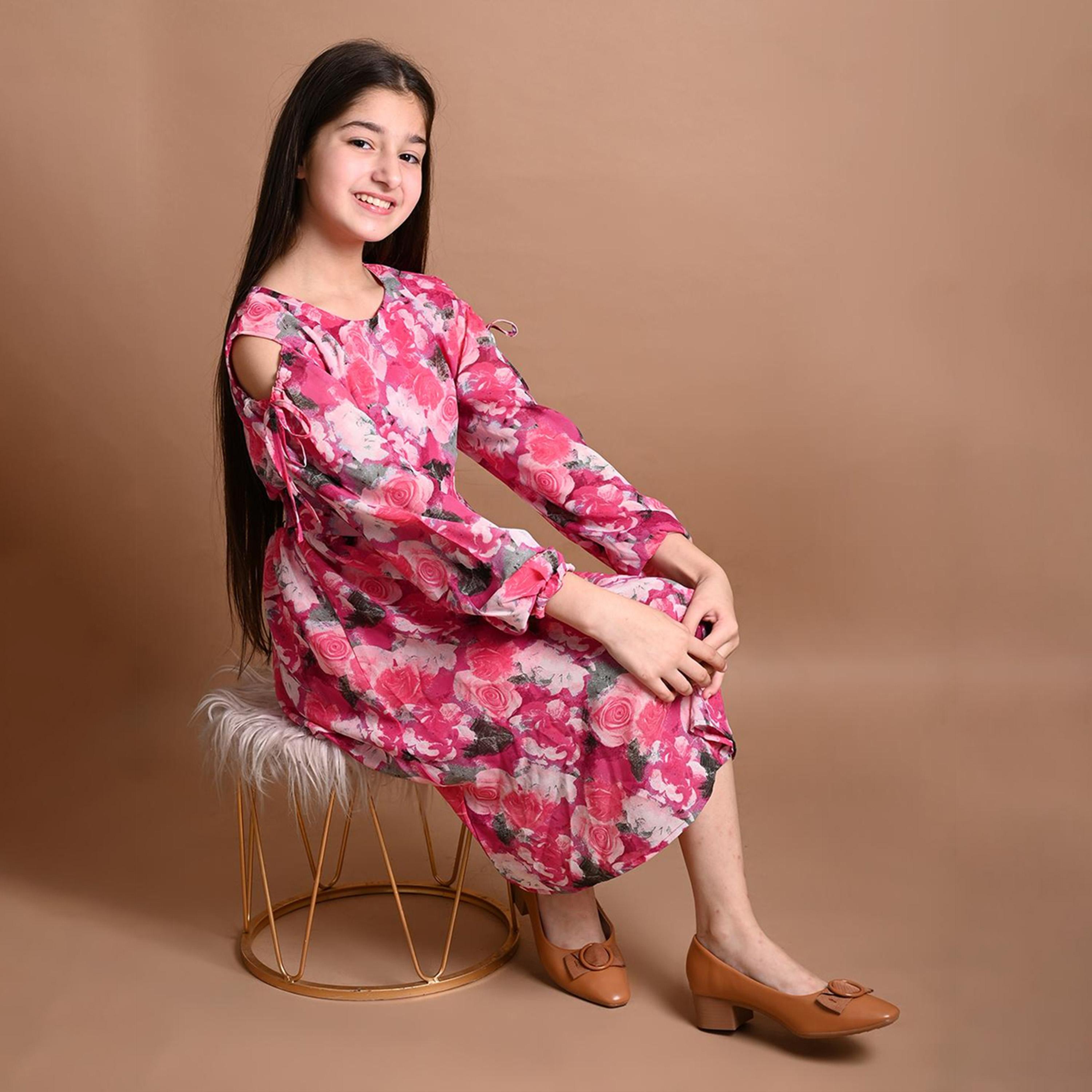 ليبيكس × ستايلي-  فستان جورجيت متوسط ​​الطول على شكل حرف A باللونين الوردي والأبيض-girls-clothing-dressesandjumpsuits-image-2
