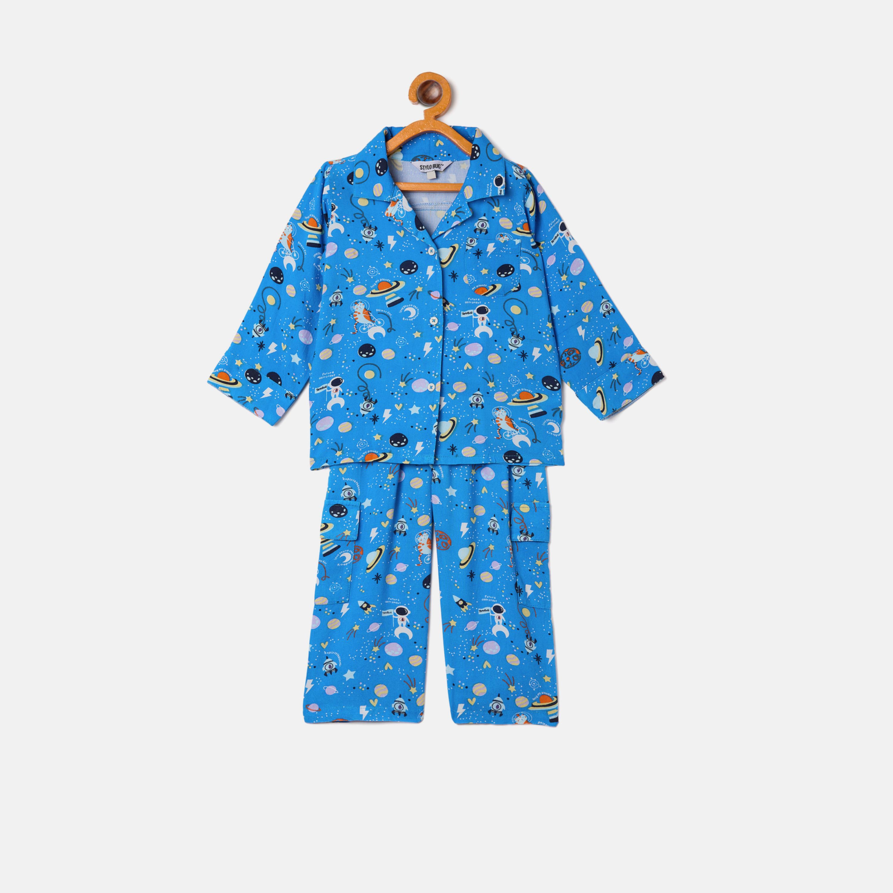 ستايلو باغ × ستايلي - طقم بنطال بيجامة وقميص بطبعة فضاء-boys-clothing-nightwear-image-1