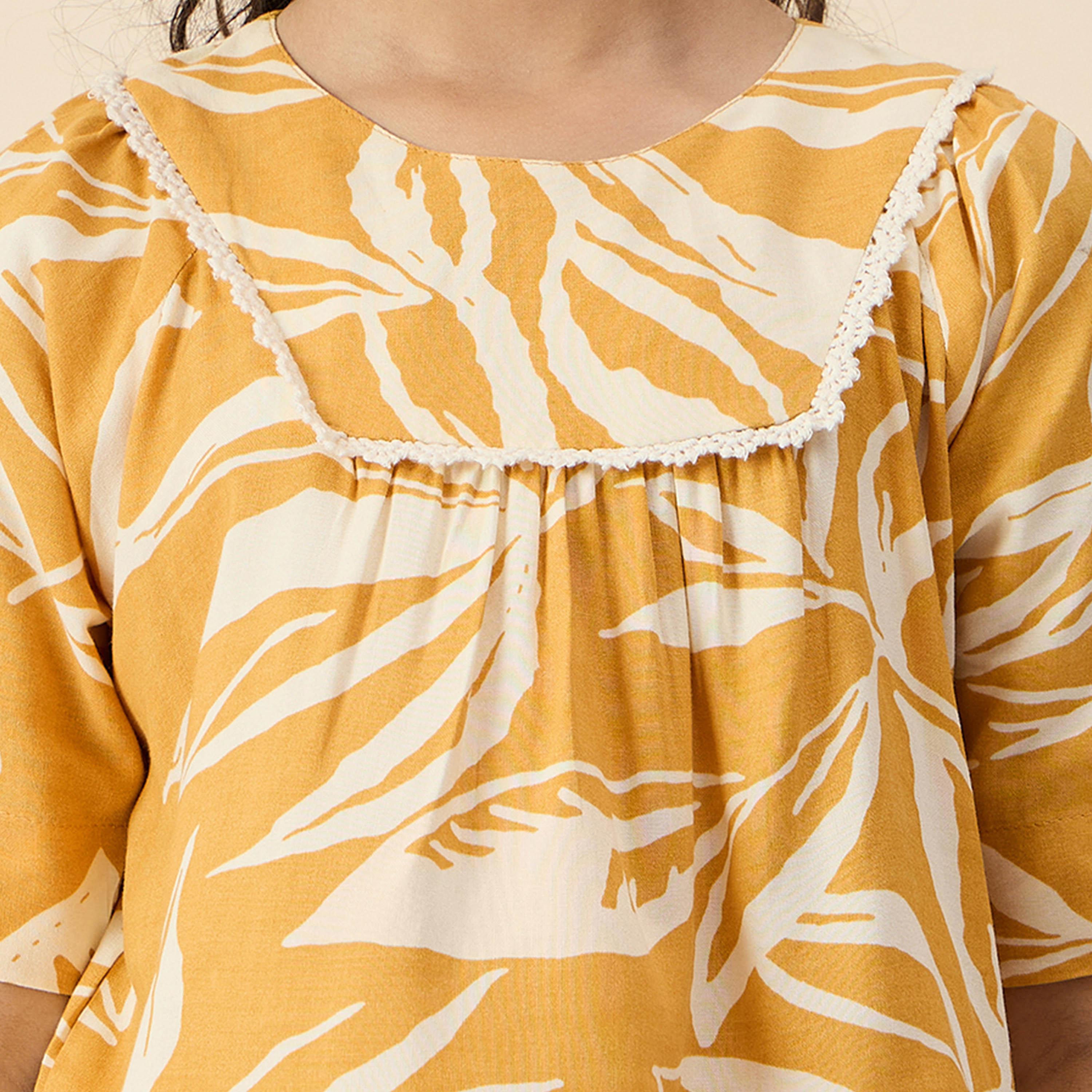 ستايلو باغ × ستايلي-  طقم بلوزة وبنطال ياقة دائرية وطبعة زهور-girls-clothing-setsandcoords-image-5