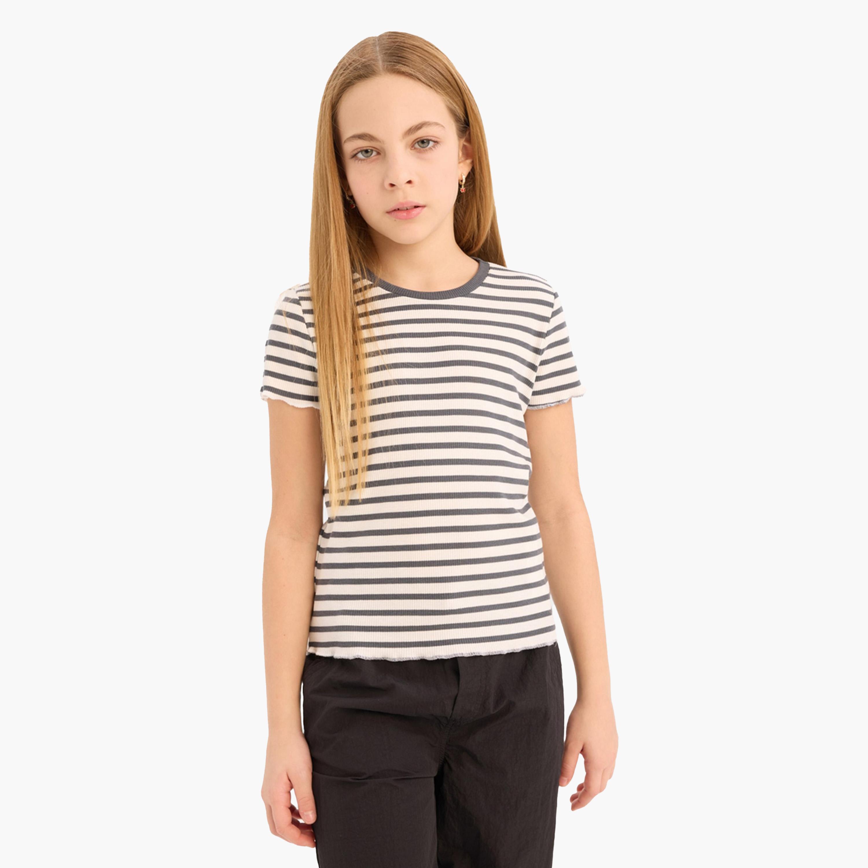 ديفاكتو × ستايلي-  تي شيرت مخطط بقصة ضيقة ورقبة دائرية للبنات-girls-clothing-tshirts-image-4